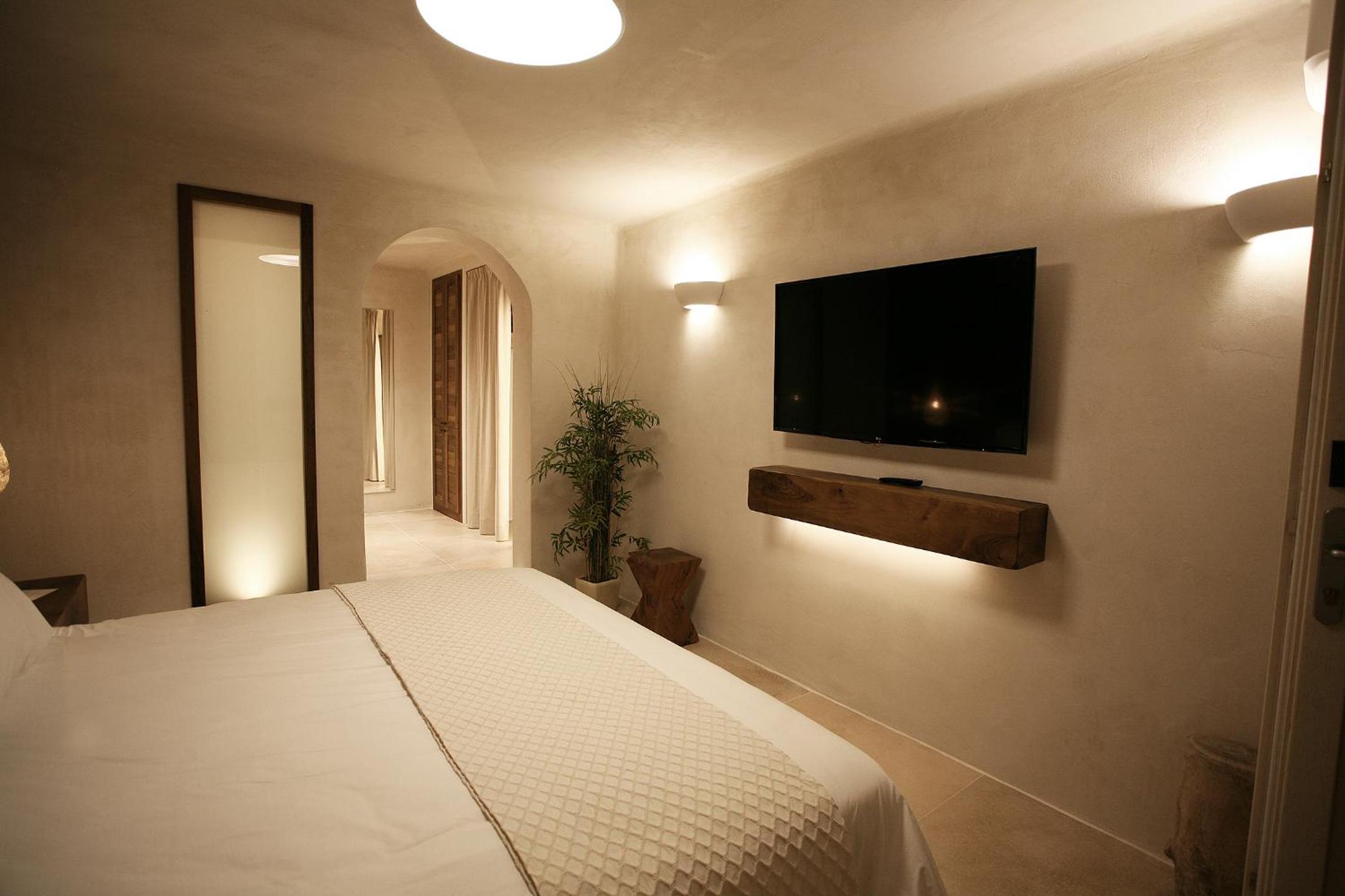 Helios Superior Suite with Sea View and outdoor Jacuzzi