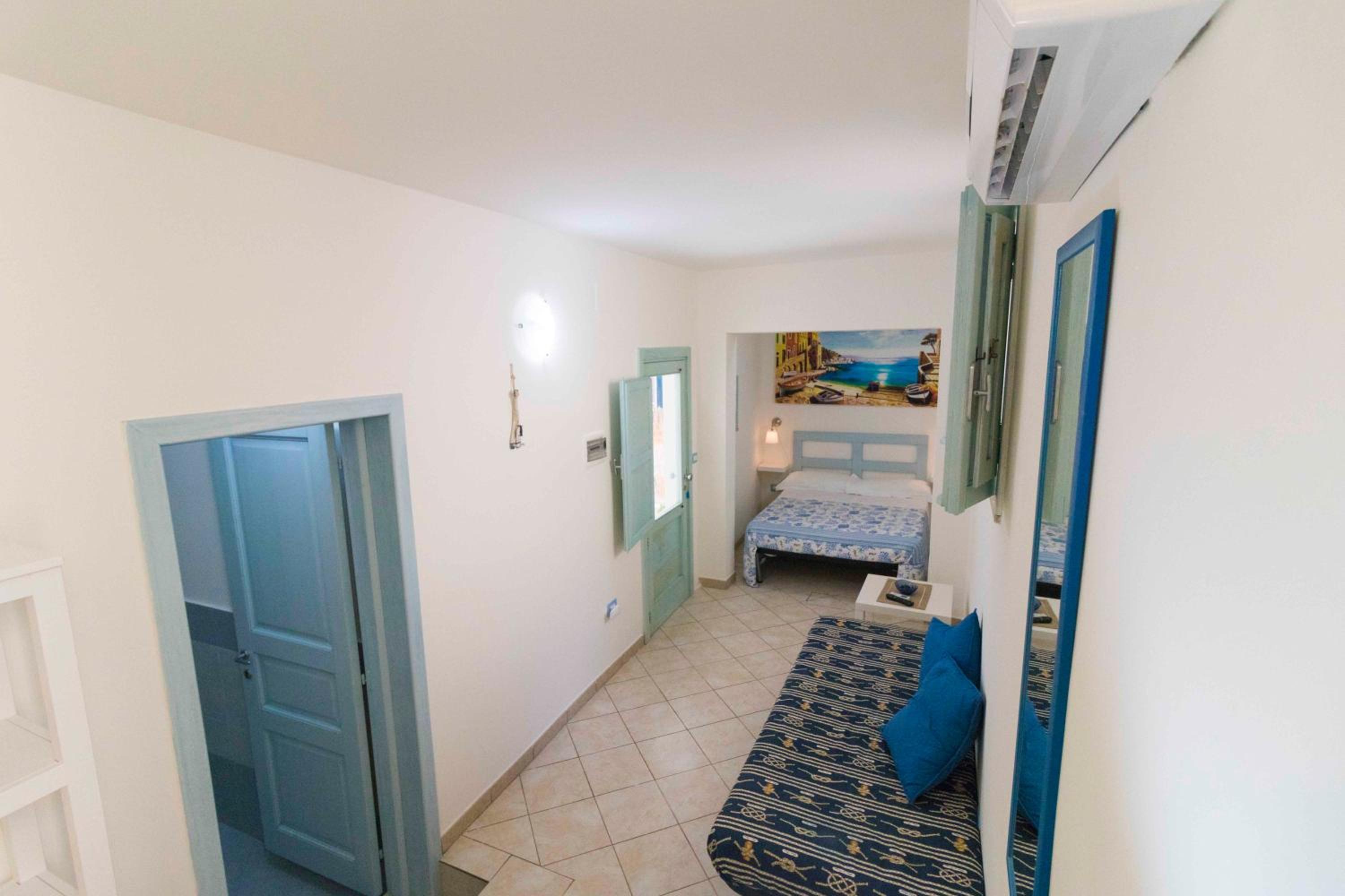 One-Bedroom House photo 2