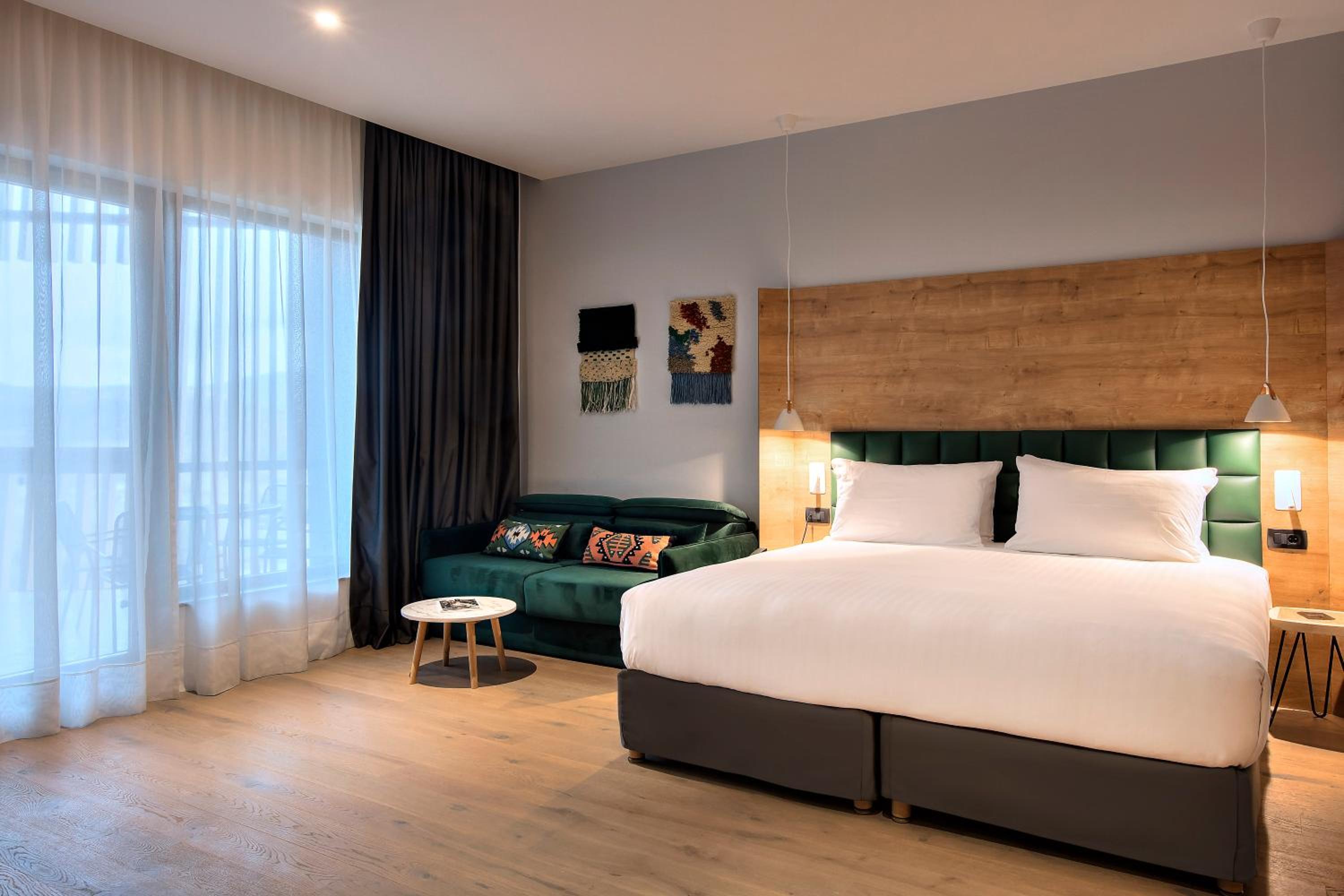 Junior King Suite