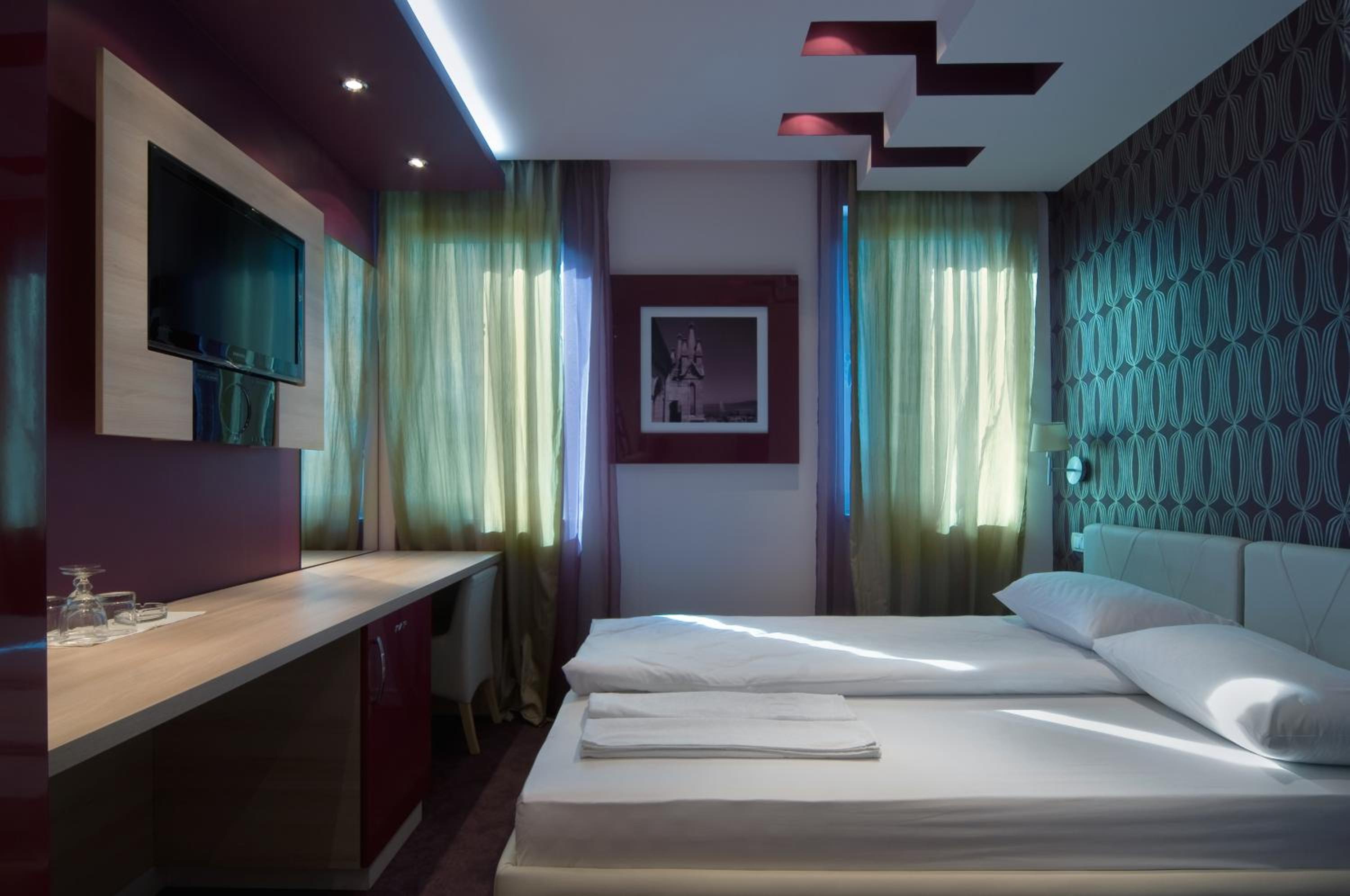 Deluxe Double Room - Photo 2