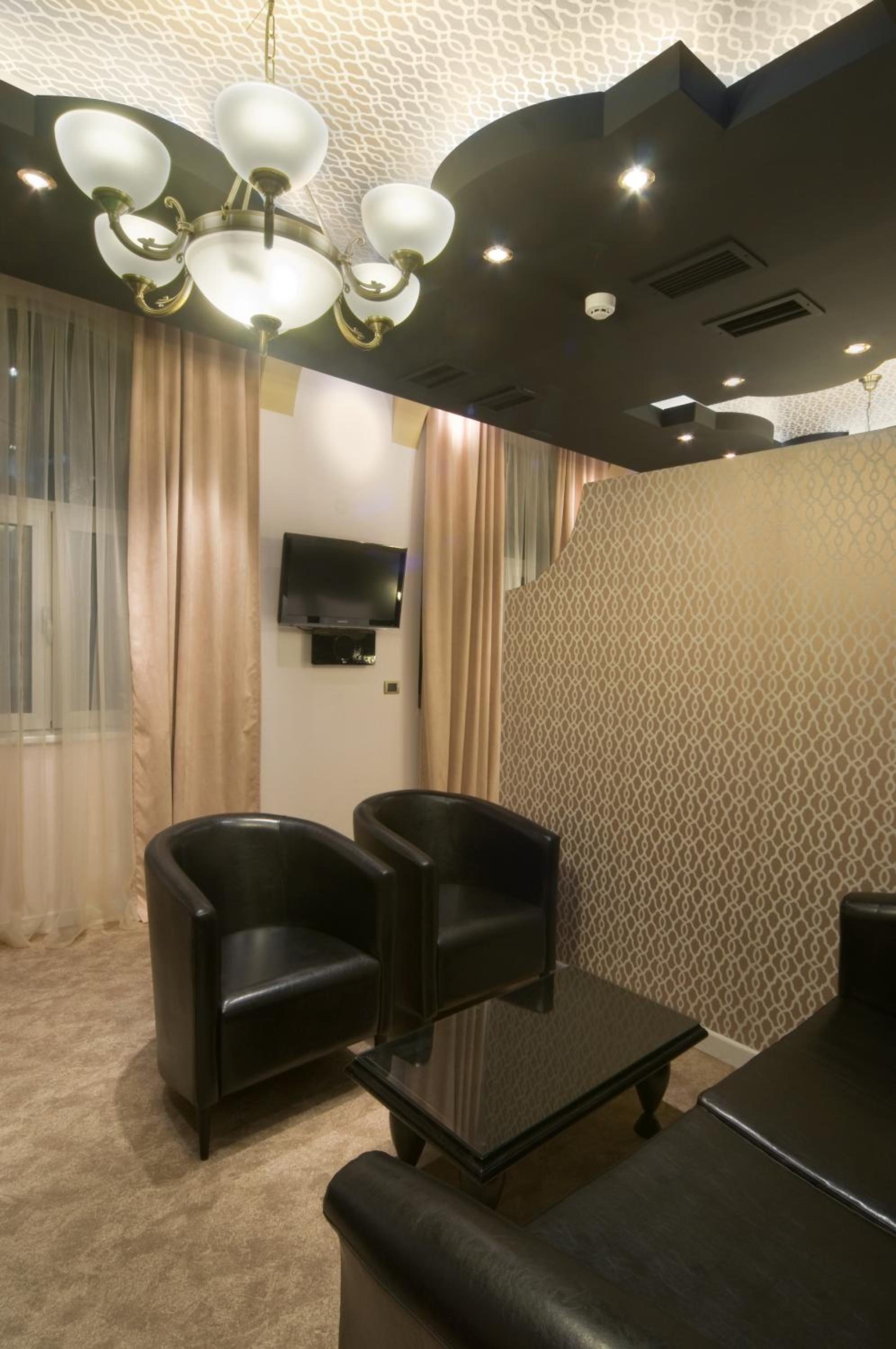 Comfort One-Bedroom Suite - Photo 12