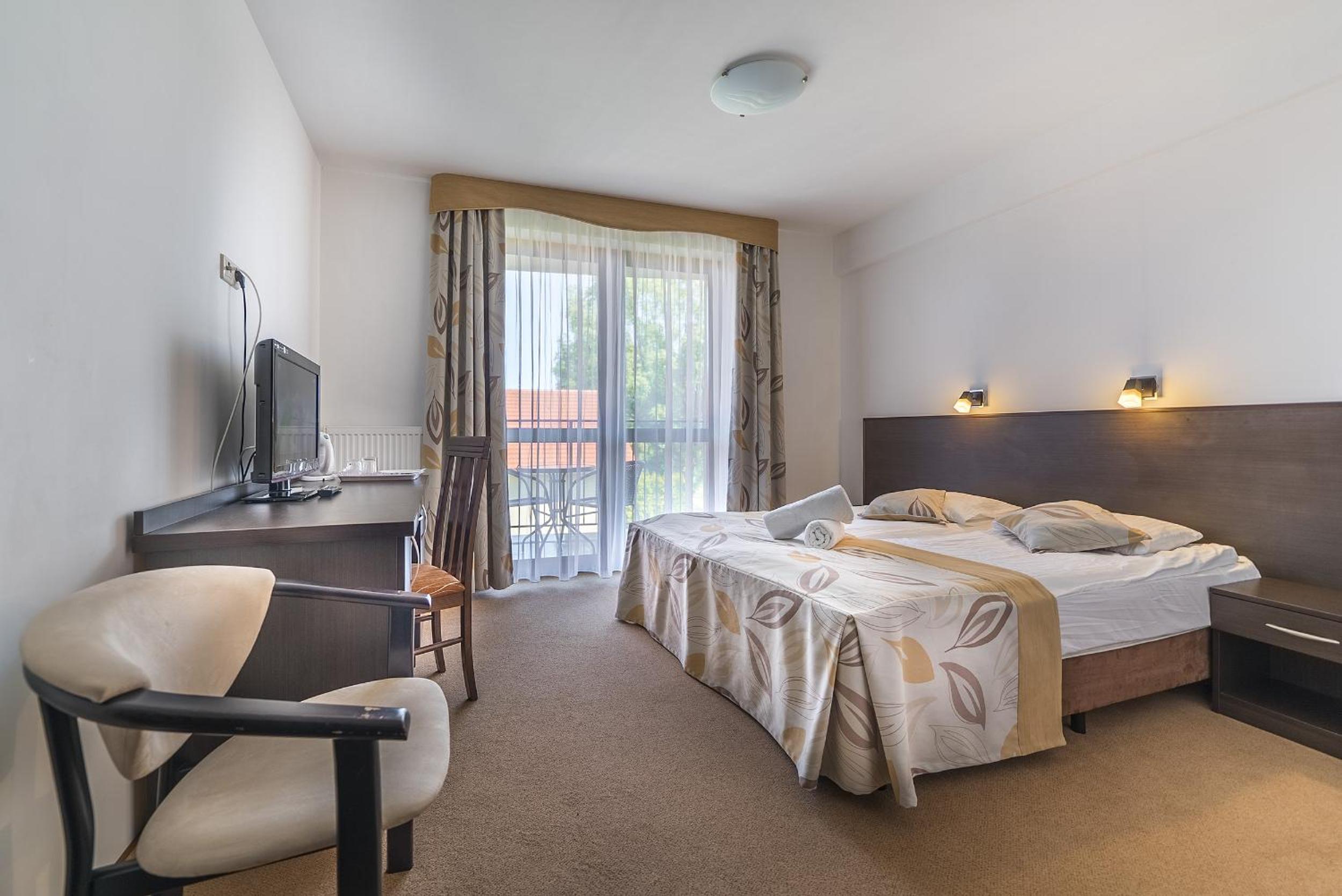 Deluxe Double Room with Balcony photo 3