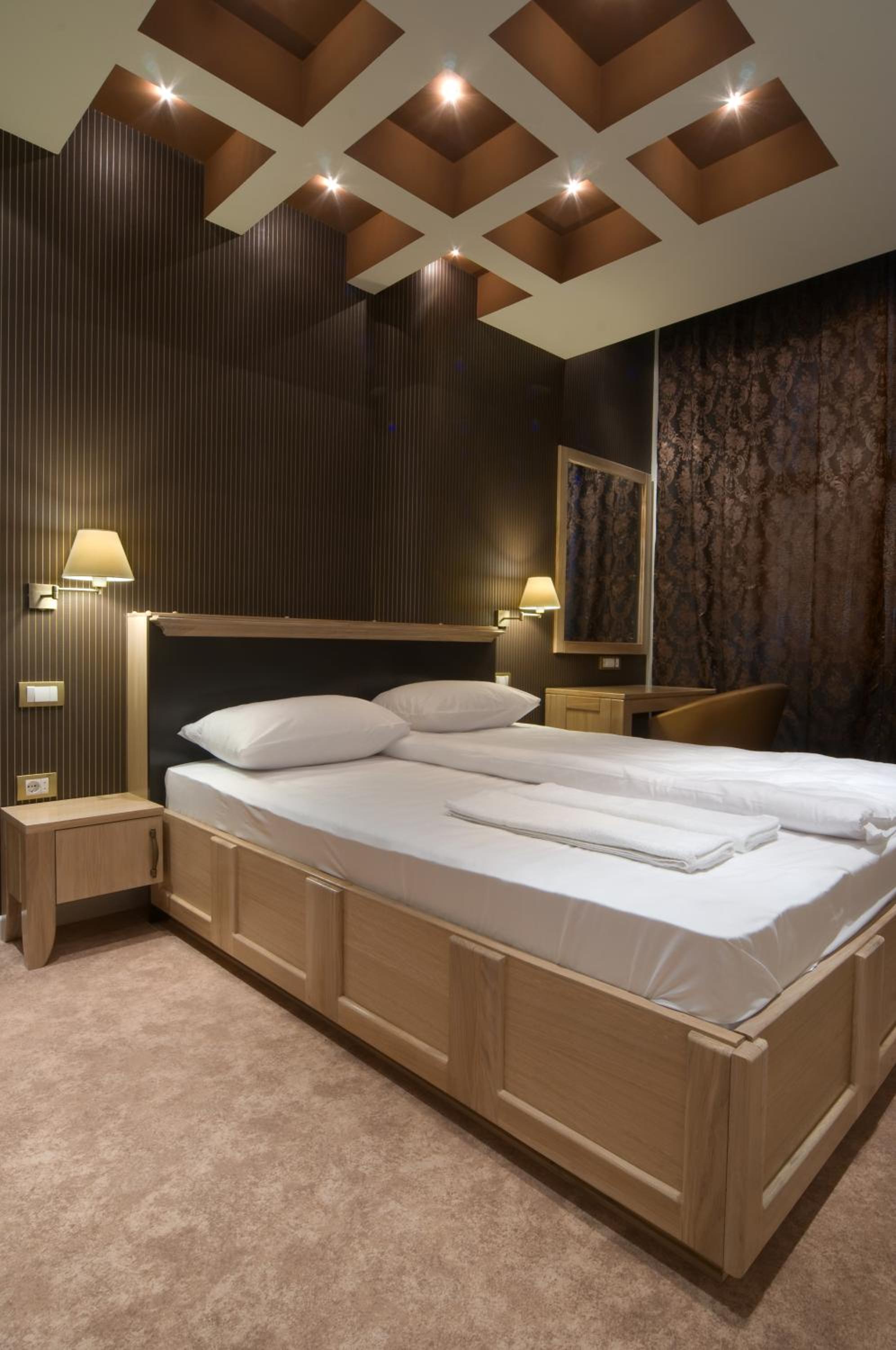 Comfort One-Bedroom Suite - Photo 14