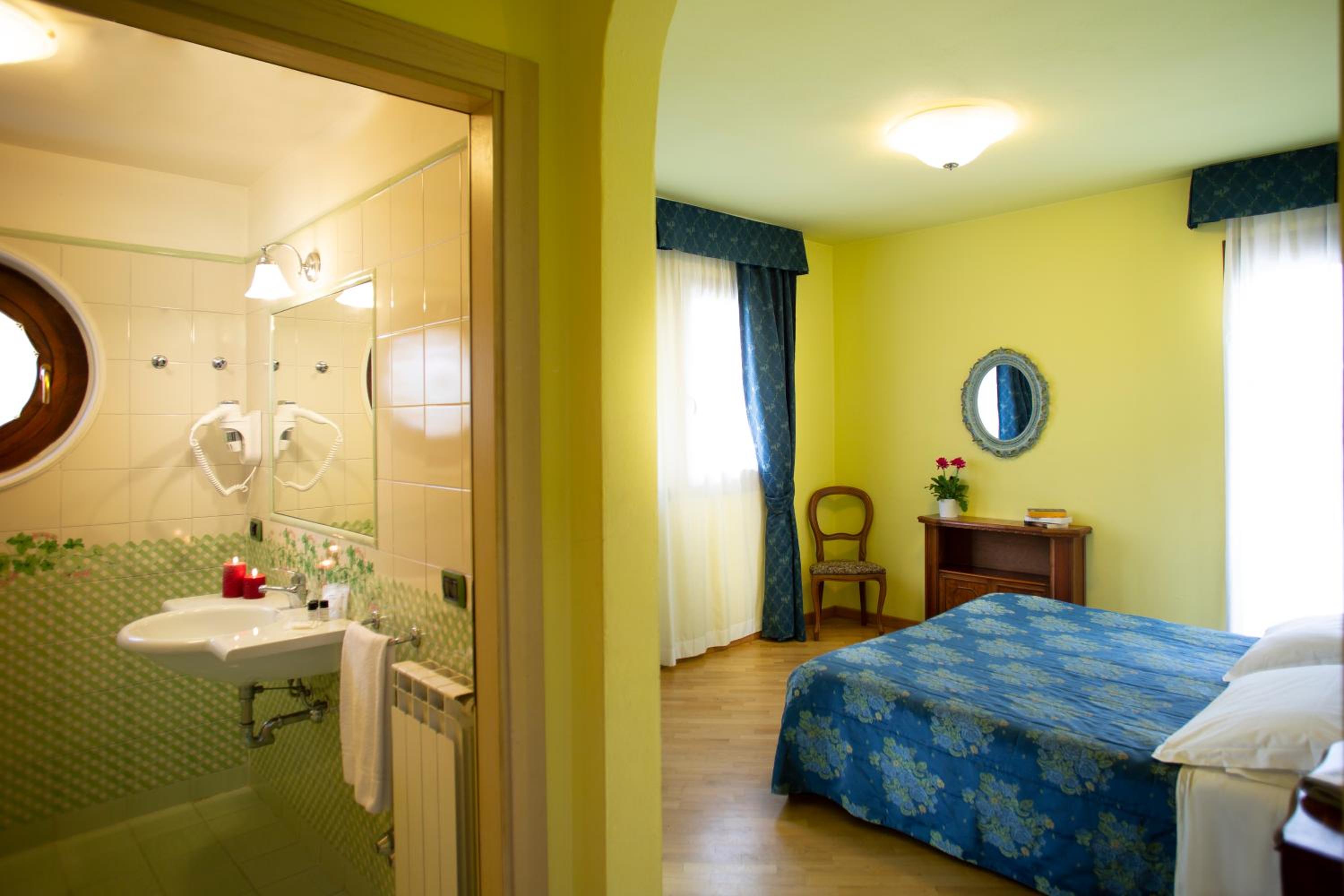 Double or Twin Room Silent - Photo 4