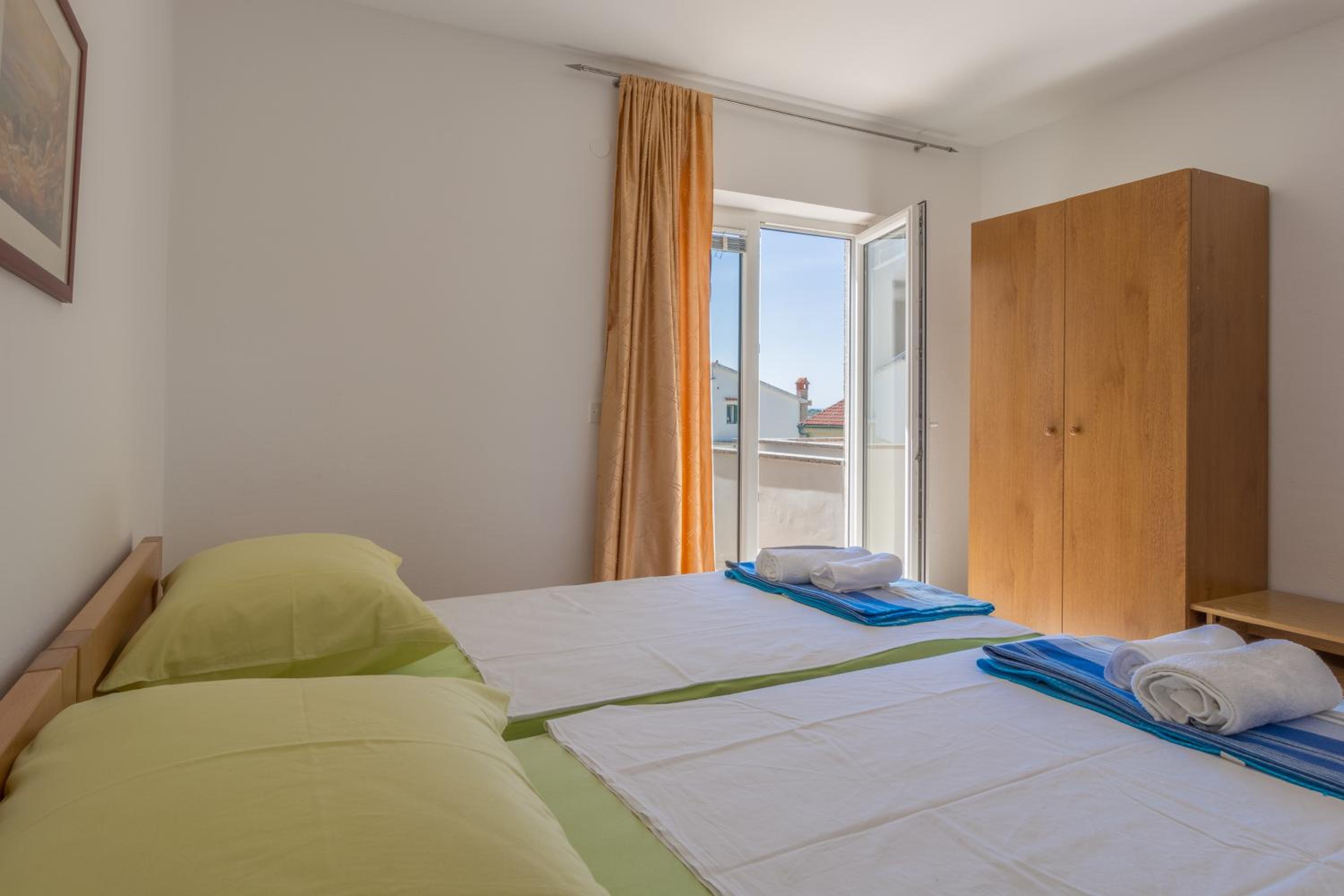 Apartment With Garden View