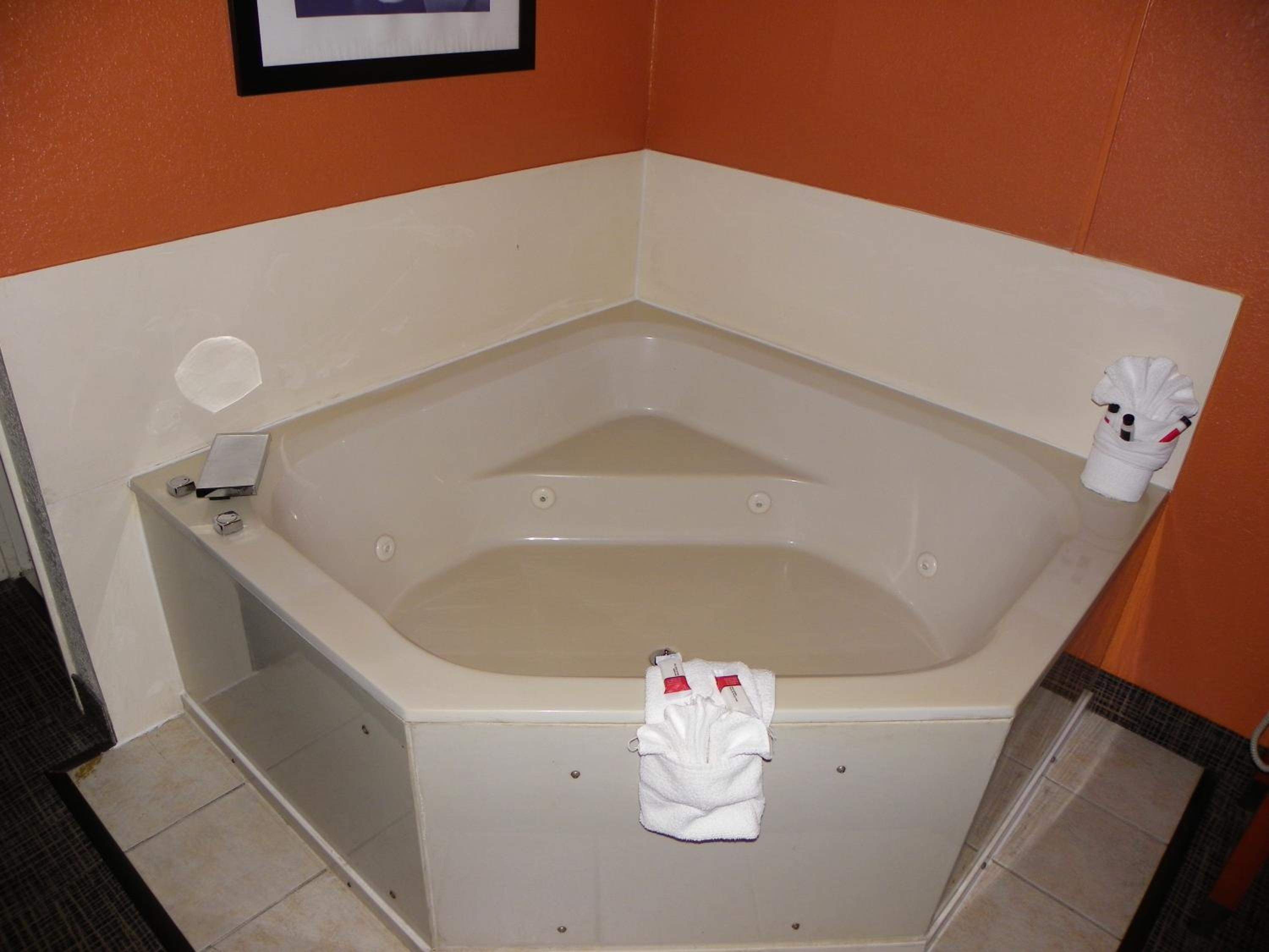 Deluxe King Room with Spa Bath- Non-Smoking - Photo 2