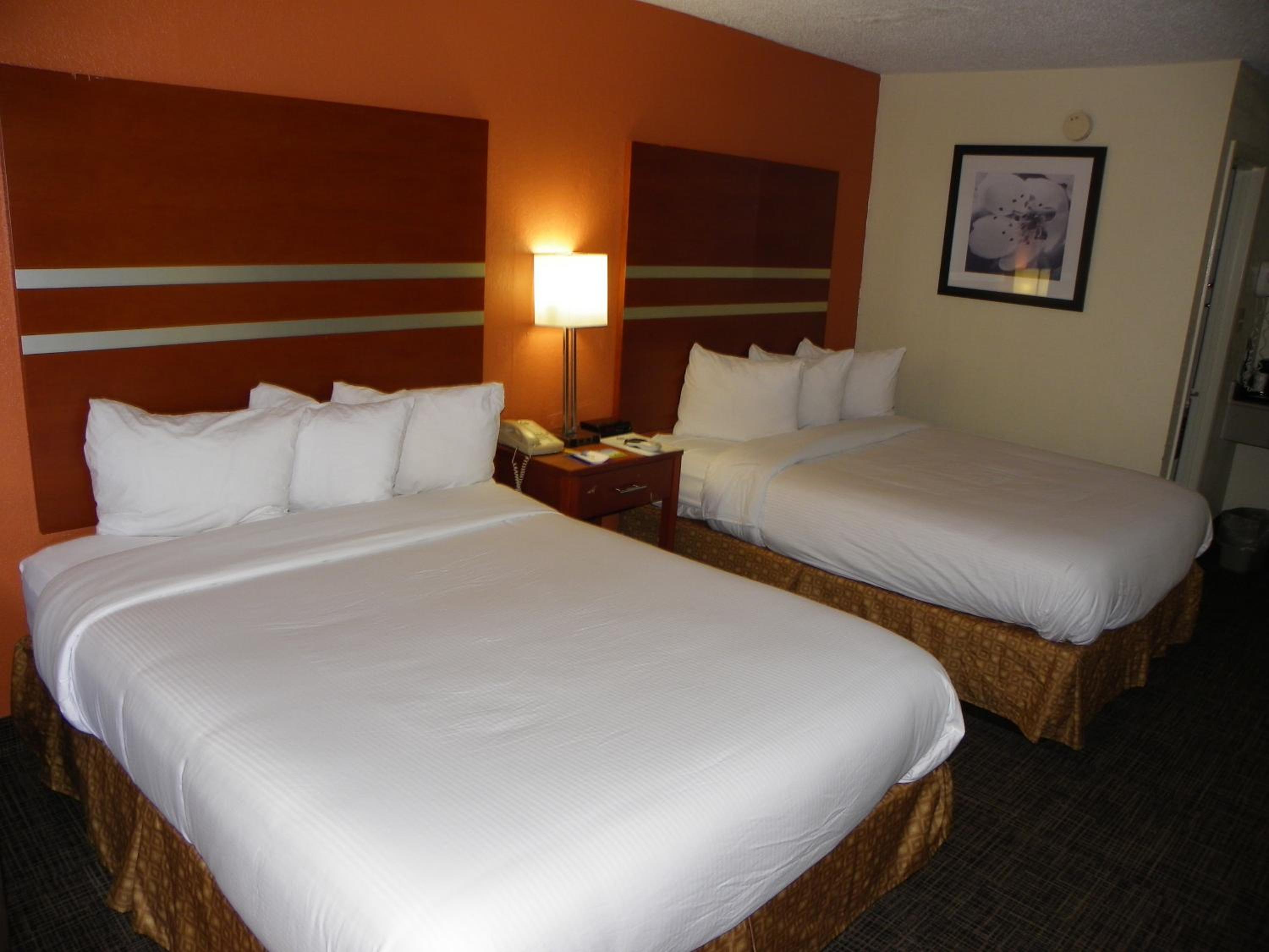 Queen Room with Two Queen Beds - Smoking - Photo 1