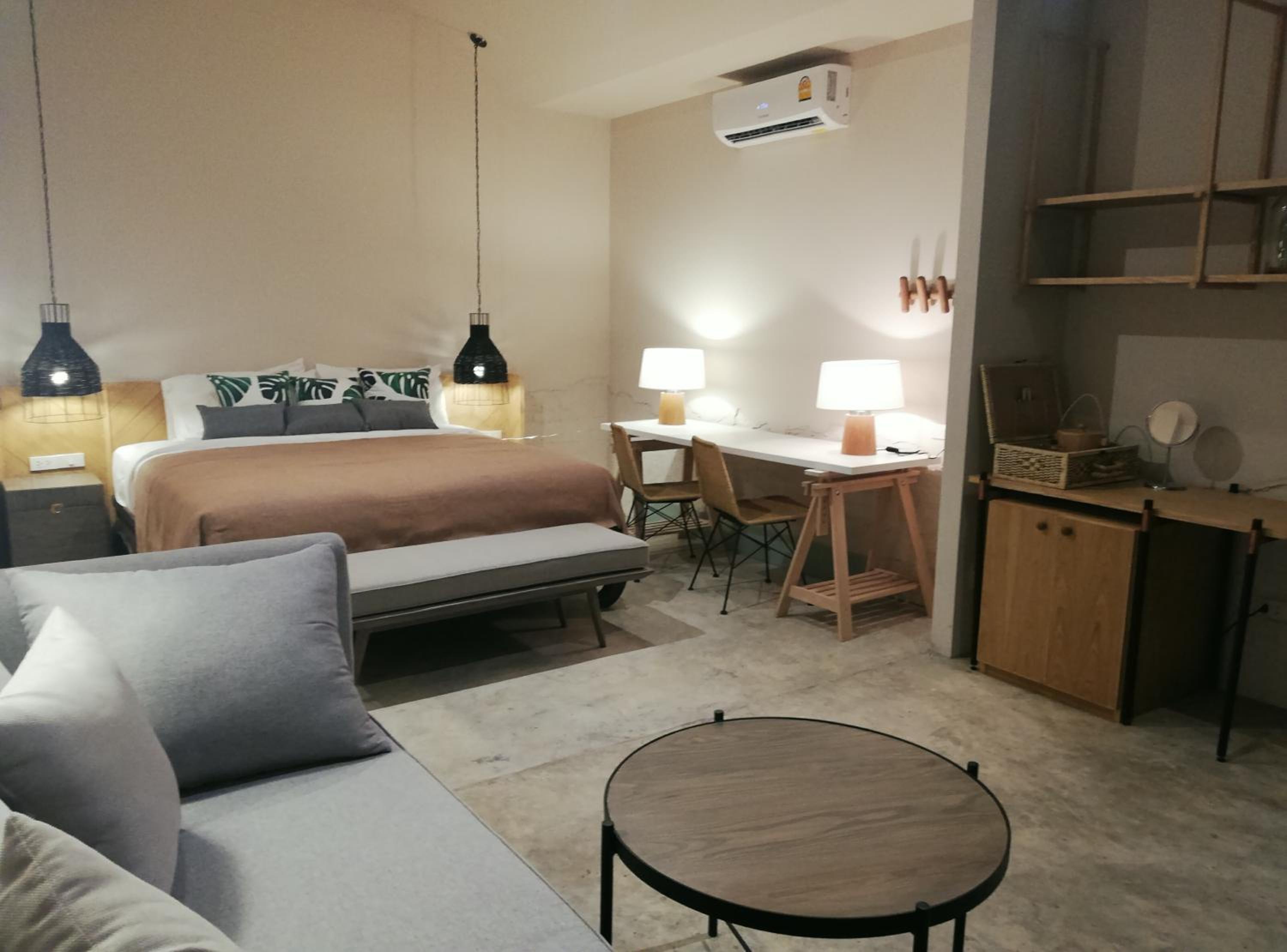 Deluxe Room with Pool Access - Photo 3