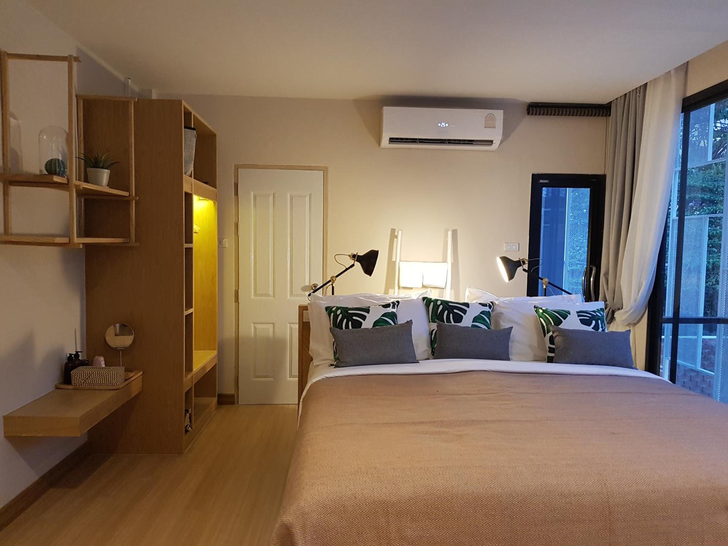 Standard Family Room - Photo 6