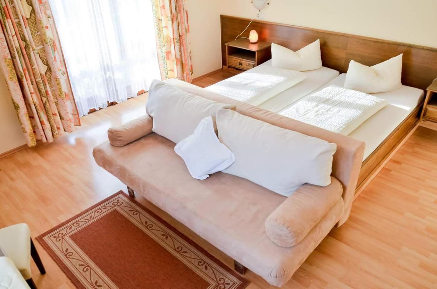 Double Room with Balcony photo 3