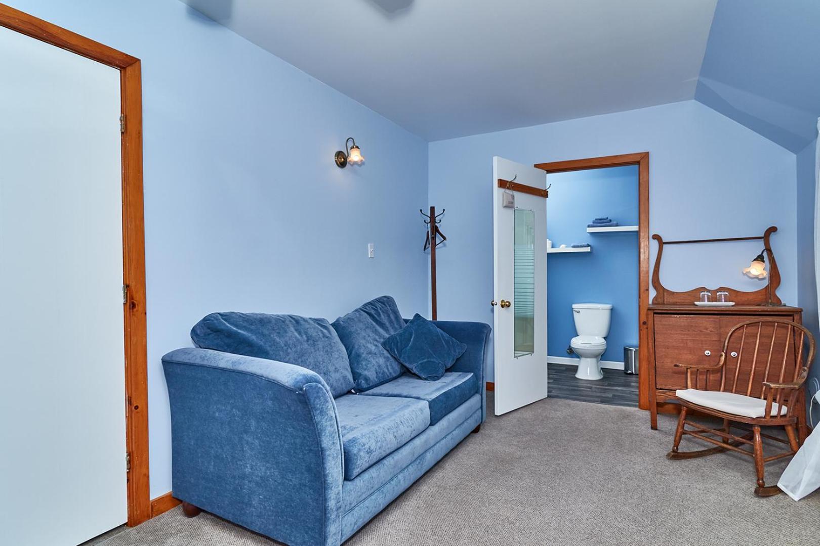 Queen Room with Sofa photo 3
