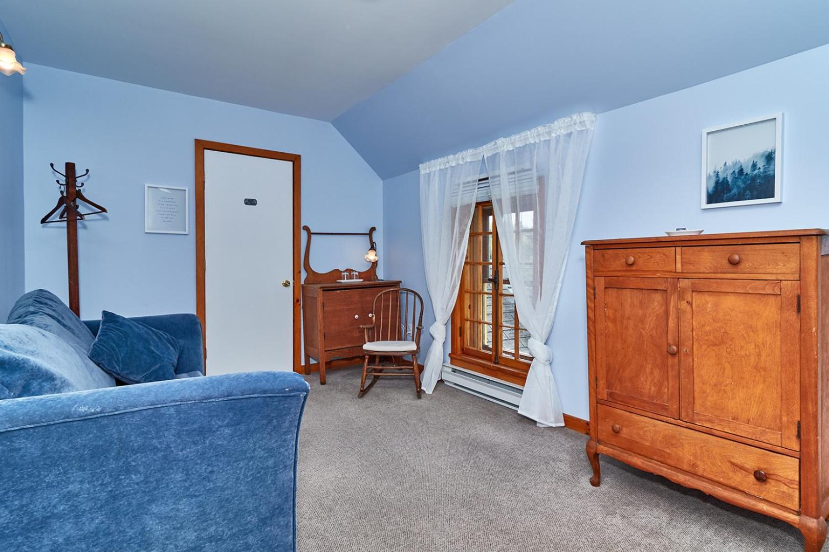 Queen Room with Sofa photo 2