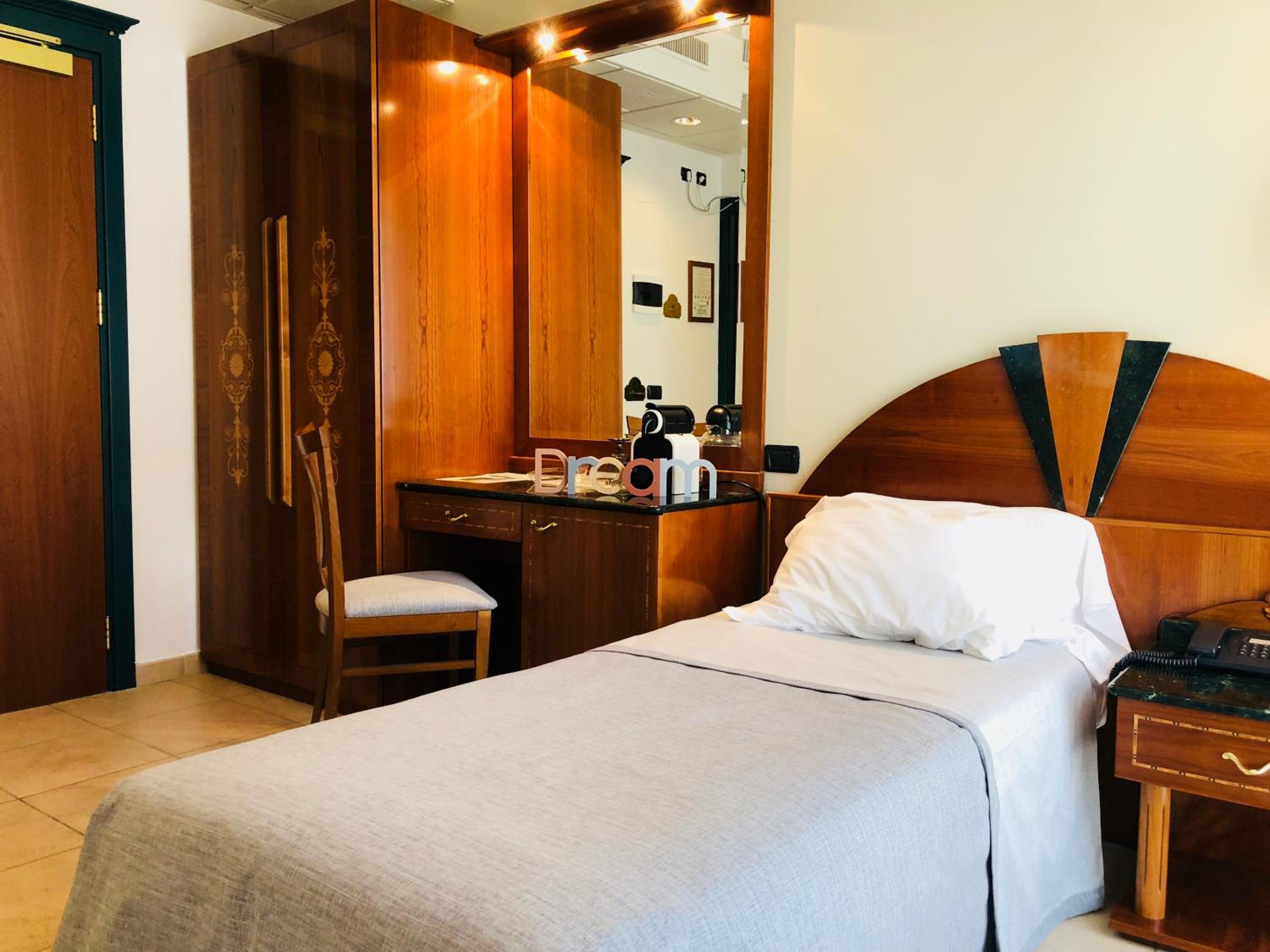 Single Room photo 1
