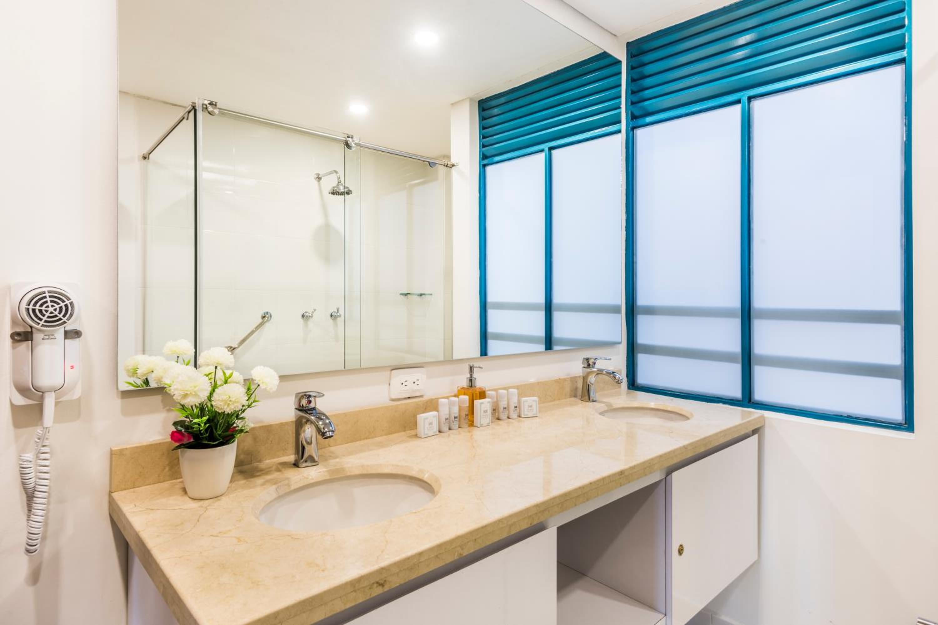 Deluxe Double Room with Balcony photo 2