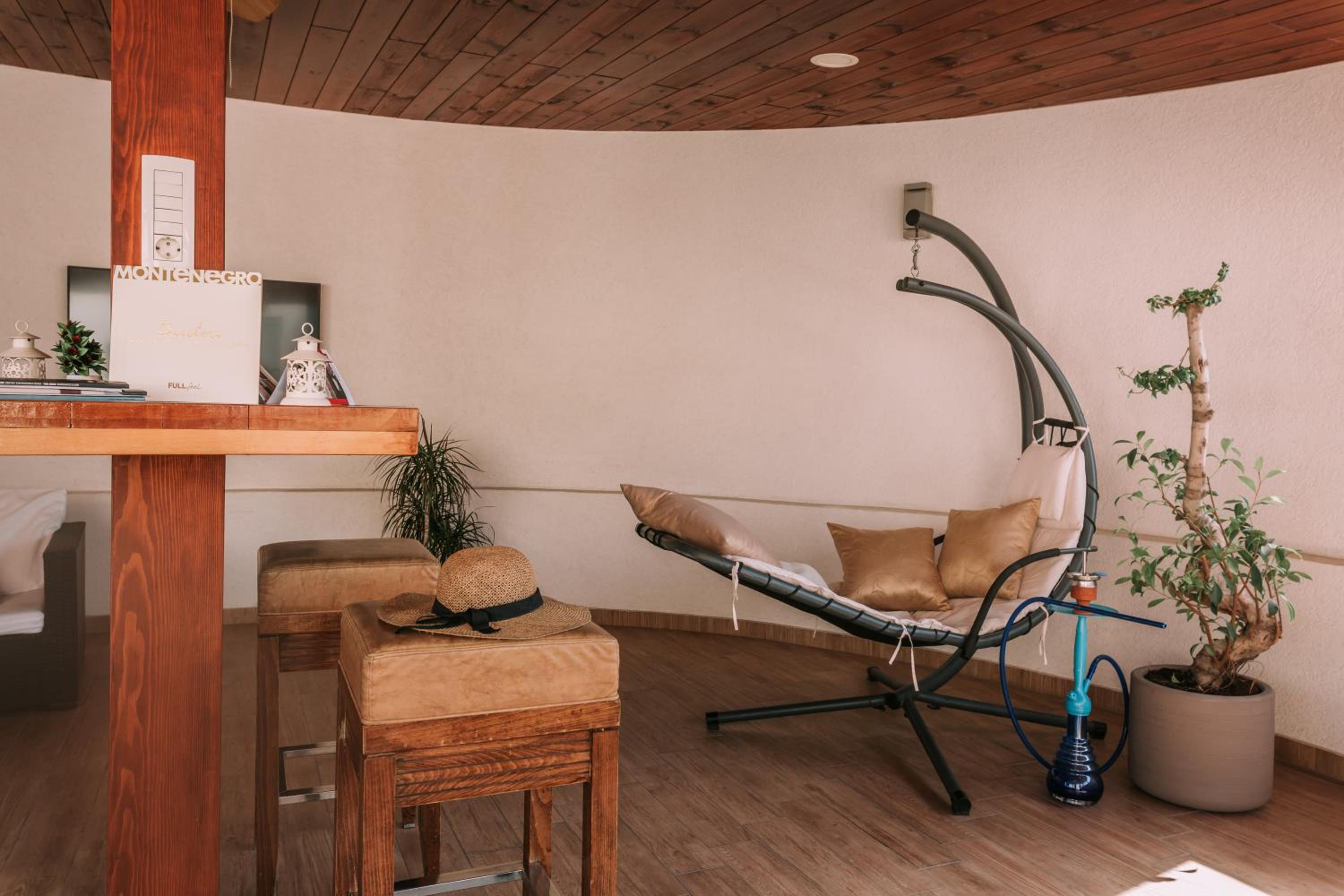 One-Bedroom Apartment with Terrace photo 1
