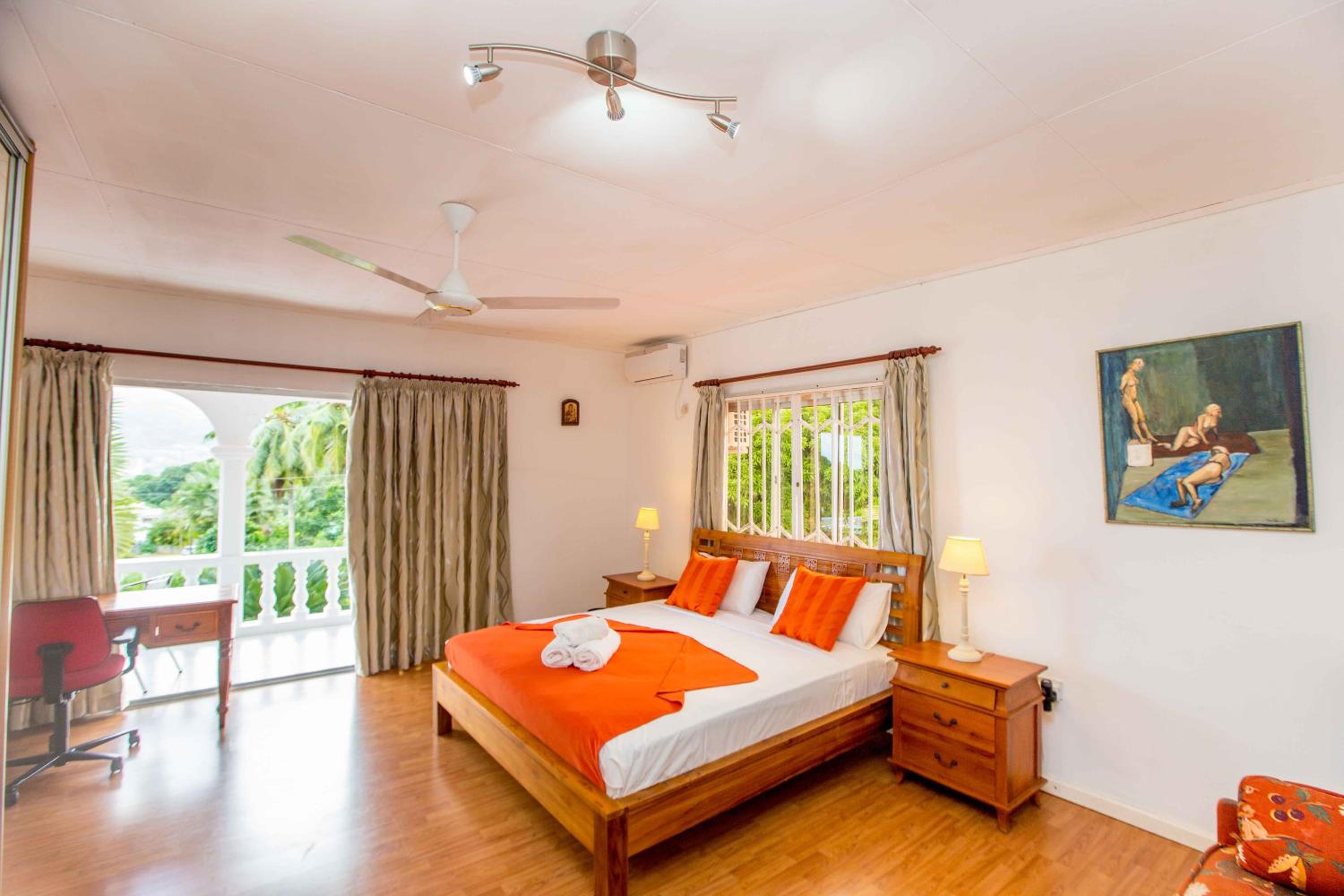 Deluxe Double Room with Balcony and Sea View photo 2