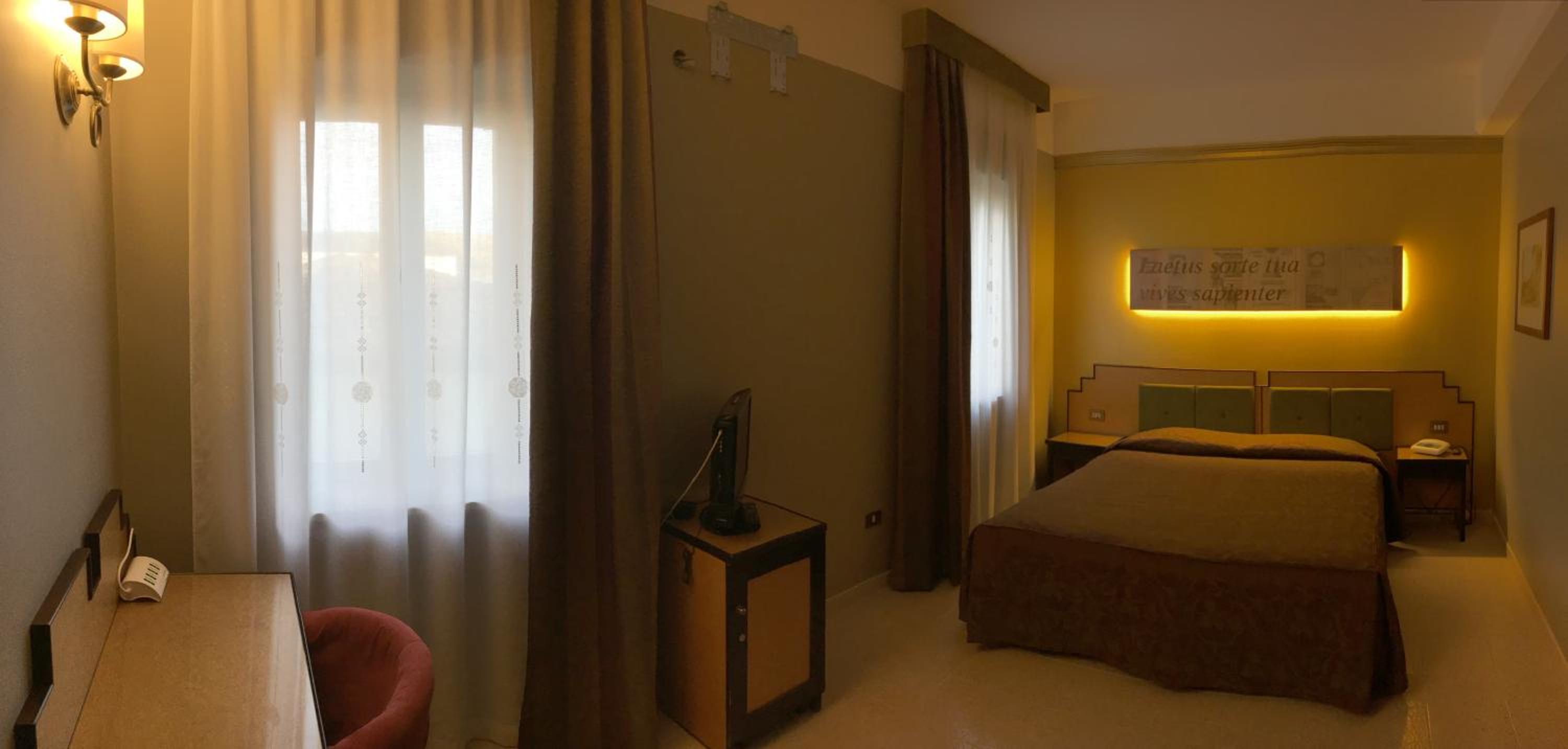 Double Room - Photo 4