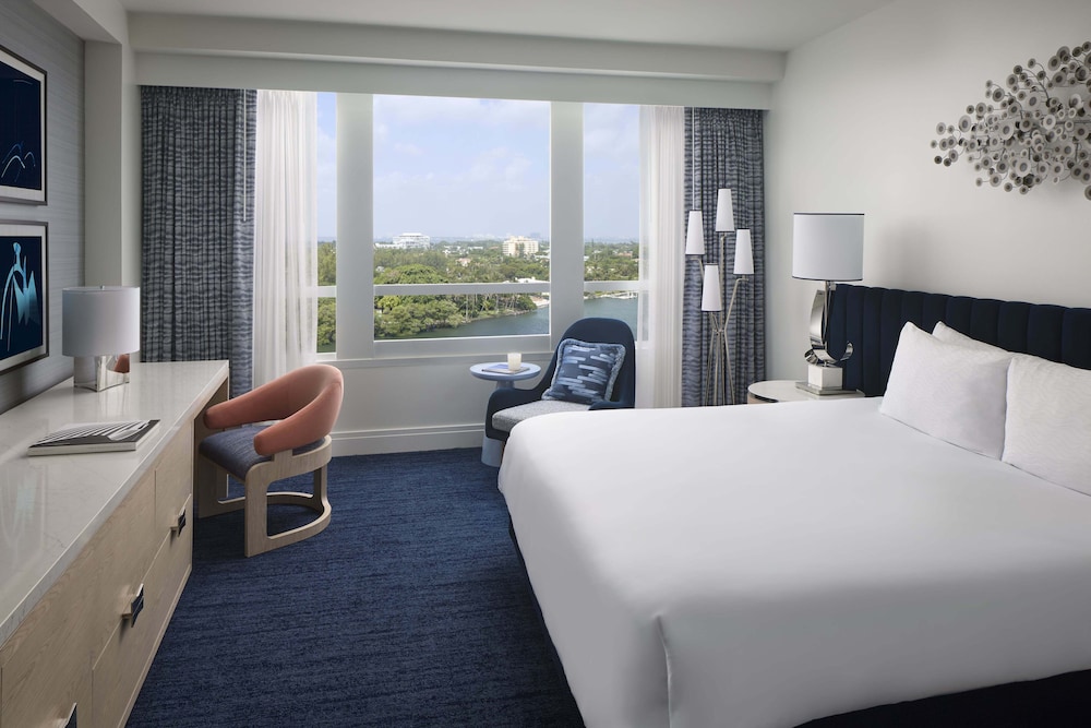 Deluxe Bayview Room, 1 King Bed