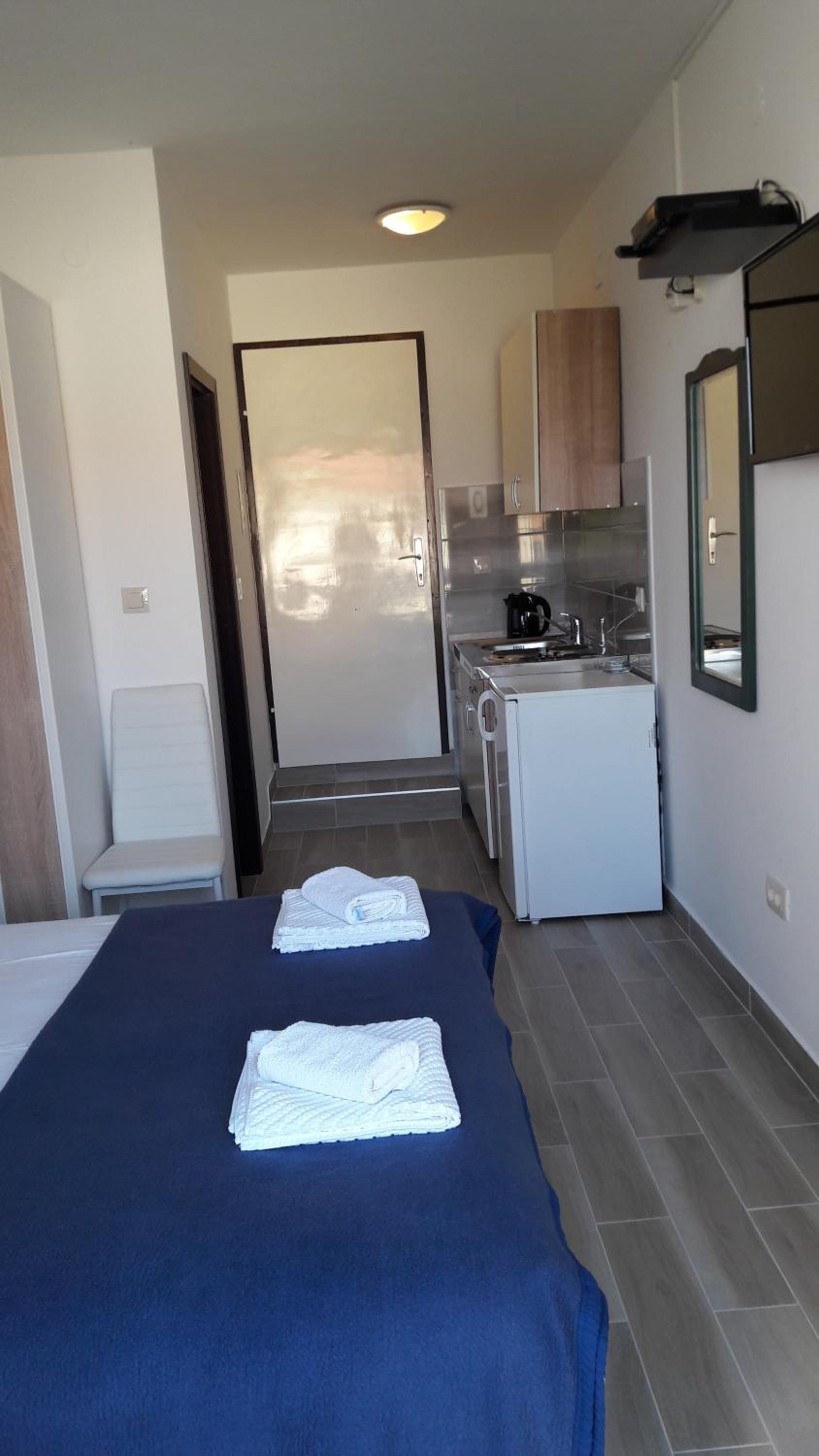 Double Room with Balcony - Photo 4