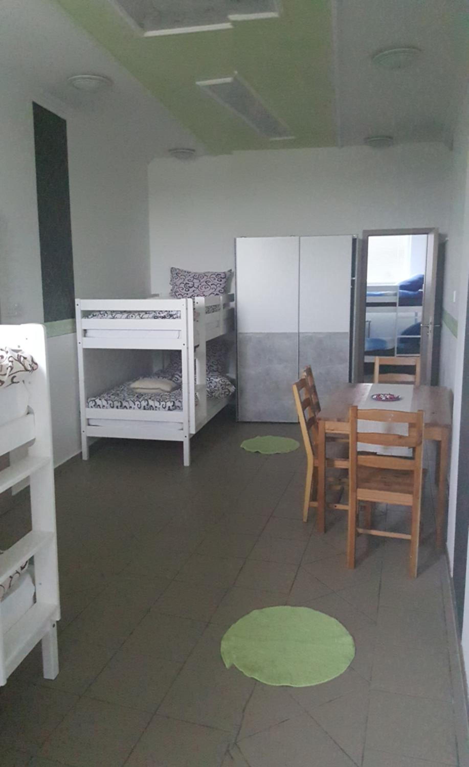 10-Bed Mixed Dormitory Room