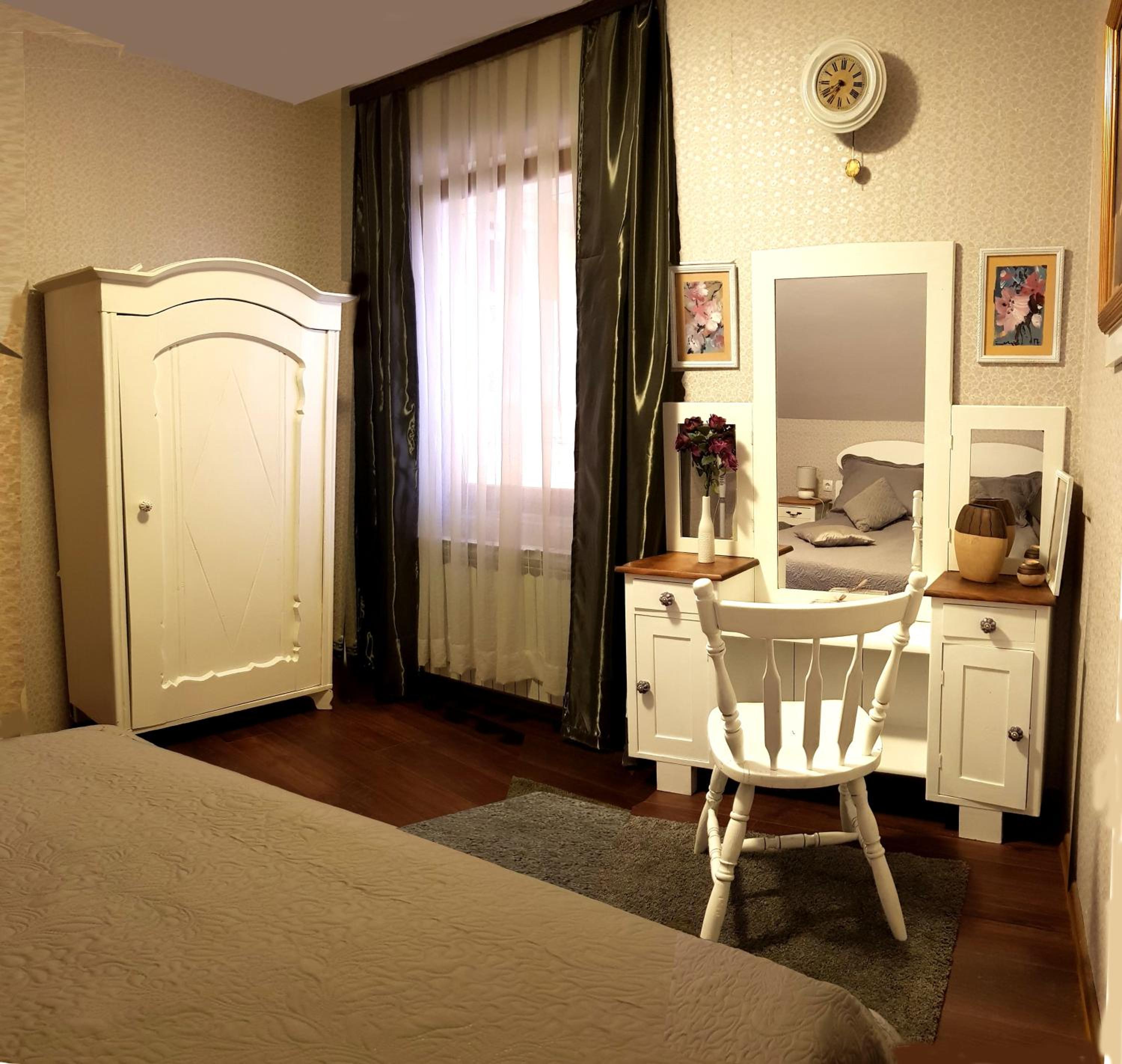 One-Bedroom Apartment photo 3