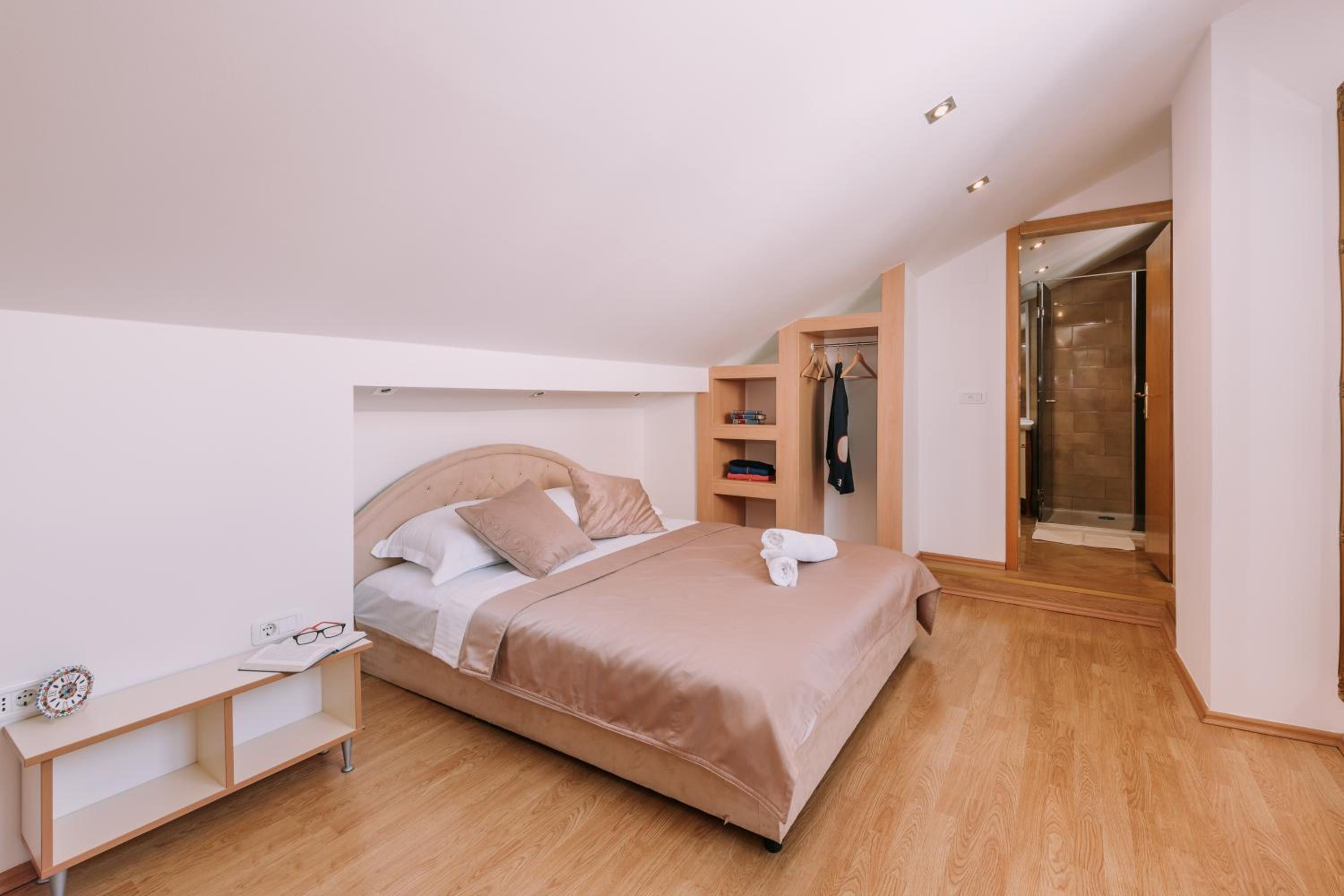 One-Bedroom Apartment with Terrace photo 2