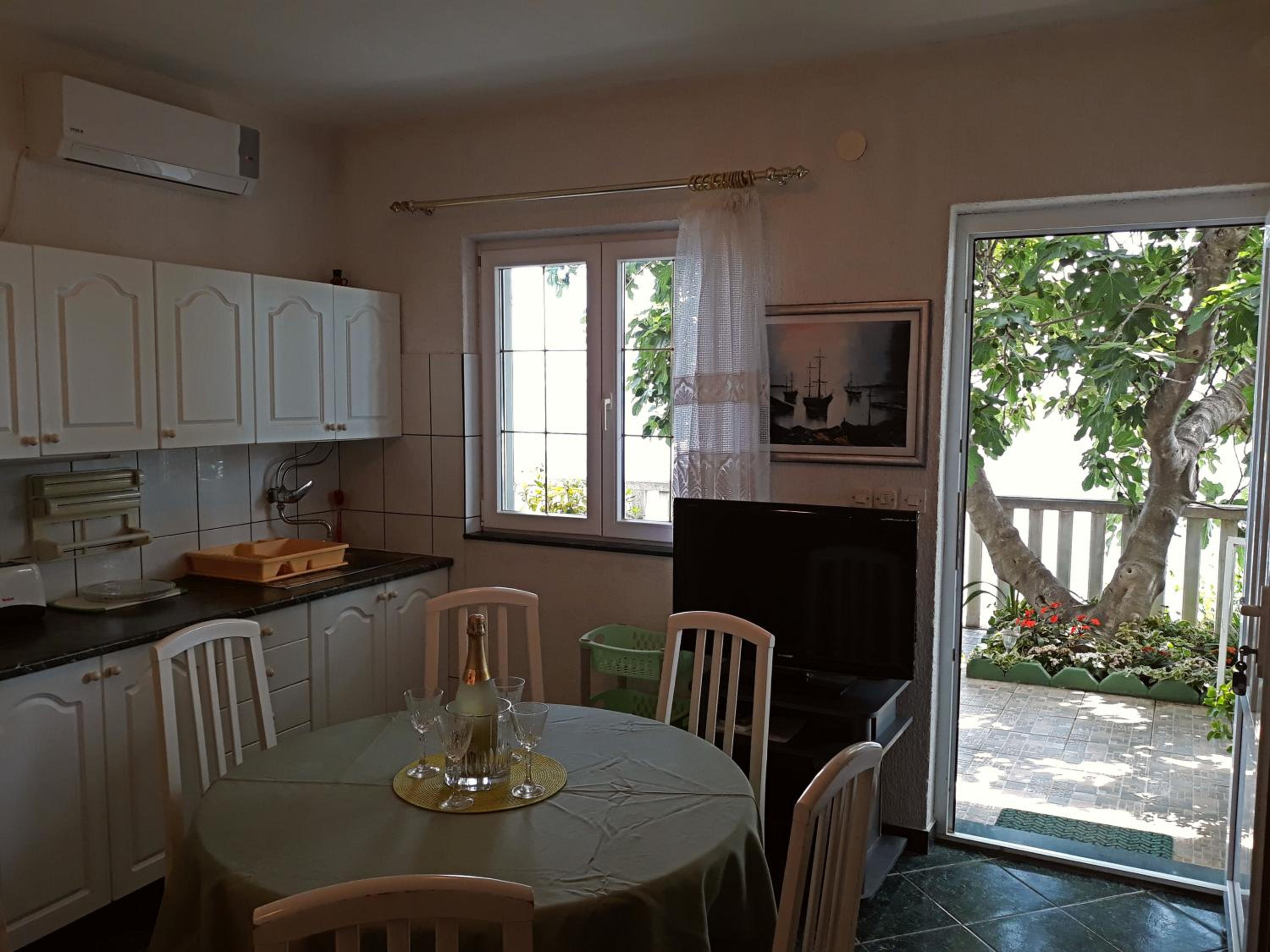 Apartment With Sea View photo 2