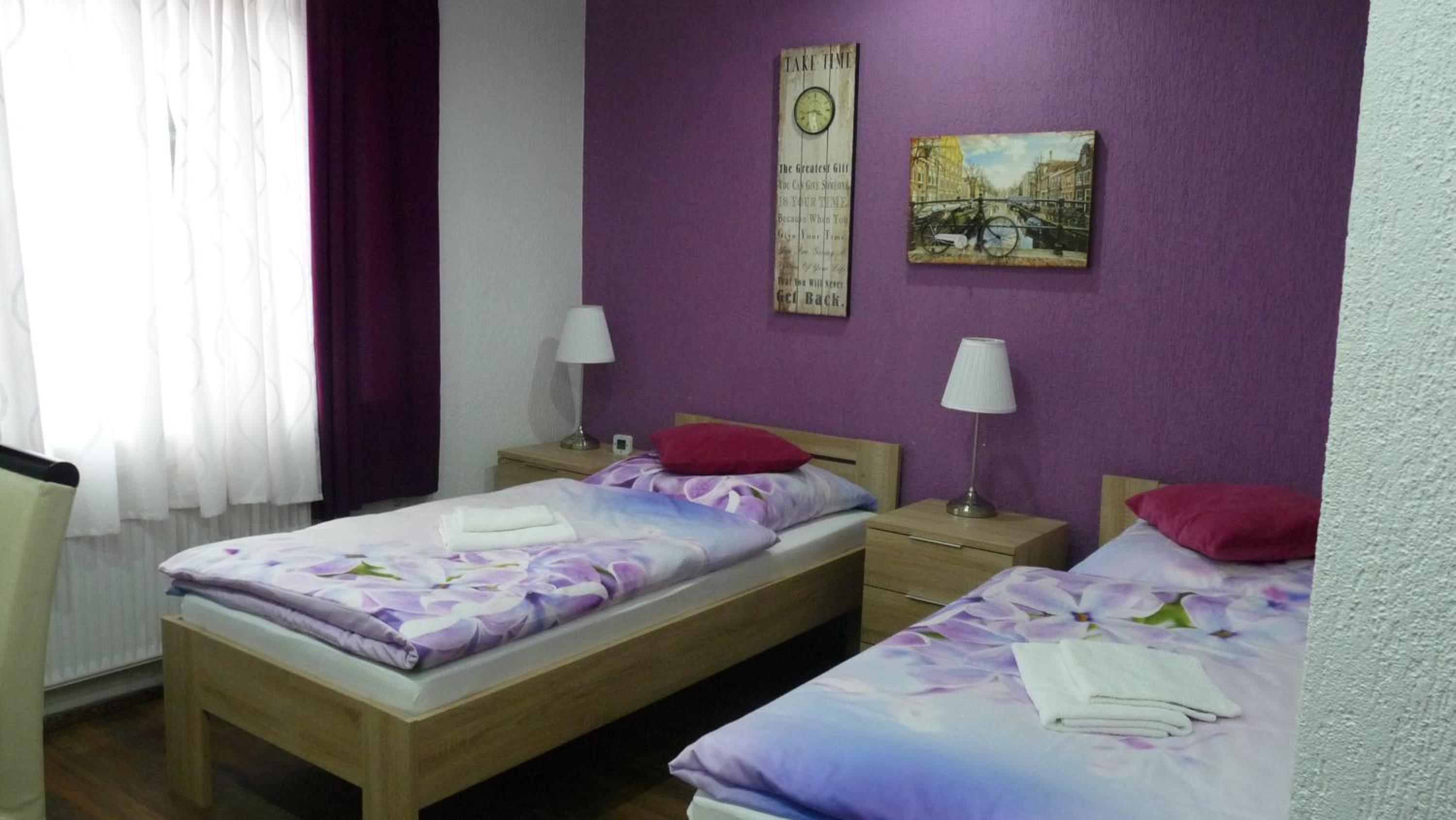 Large Double Room - Photo 3