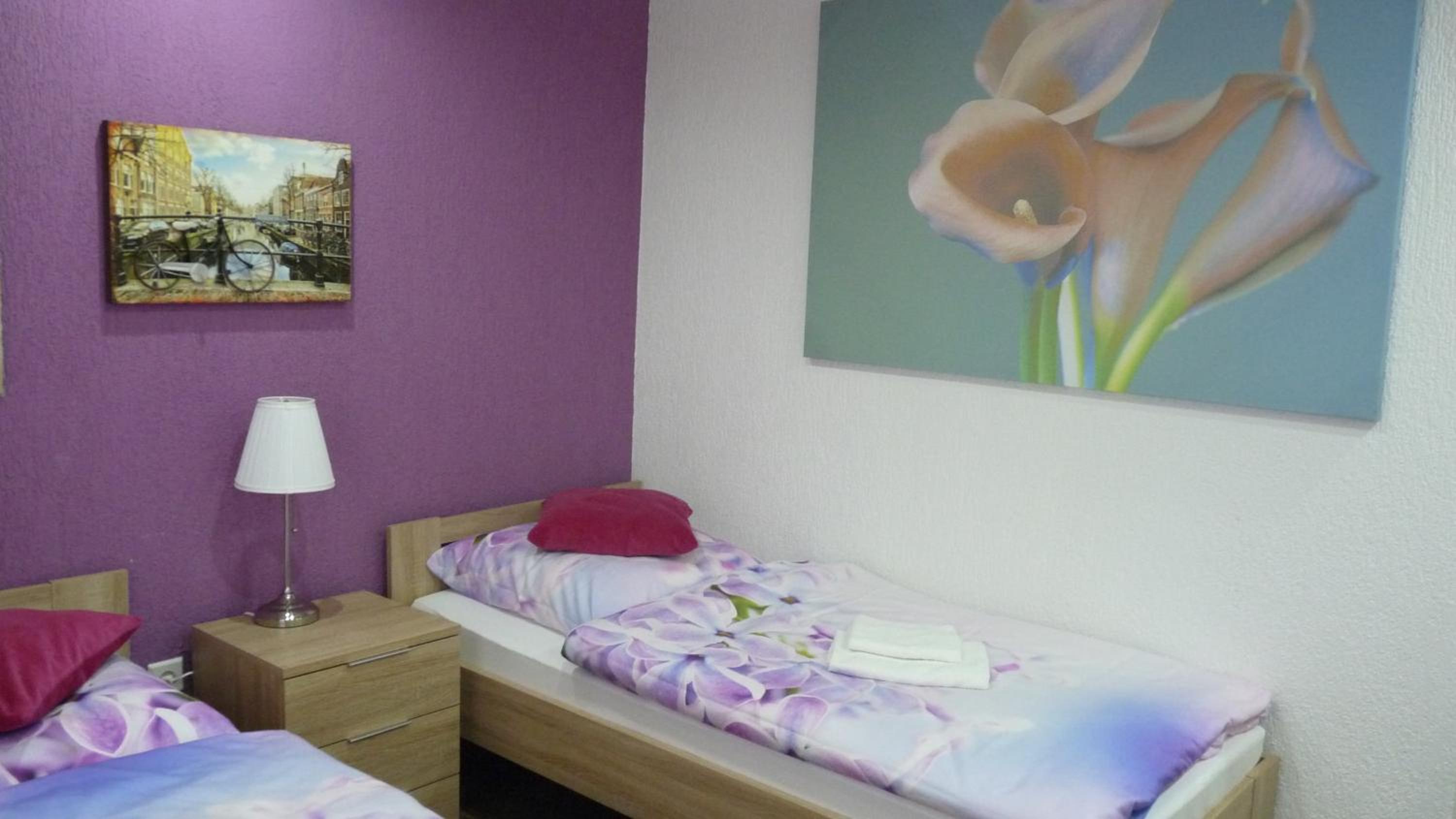 Large Double Room - Photo 5