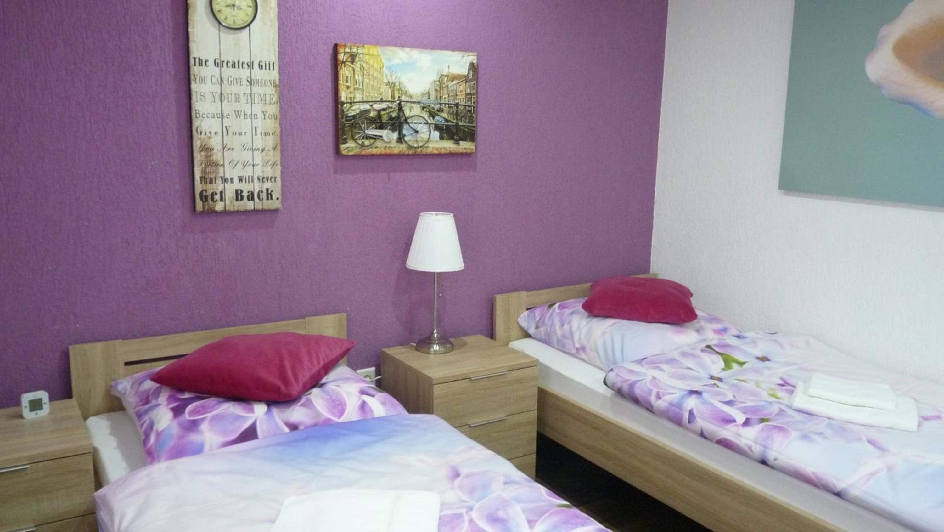 Large Double Room - Photo 6