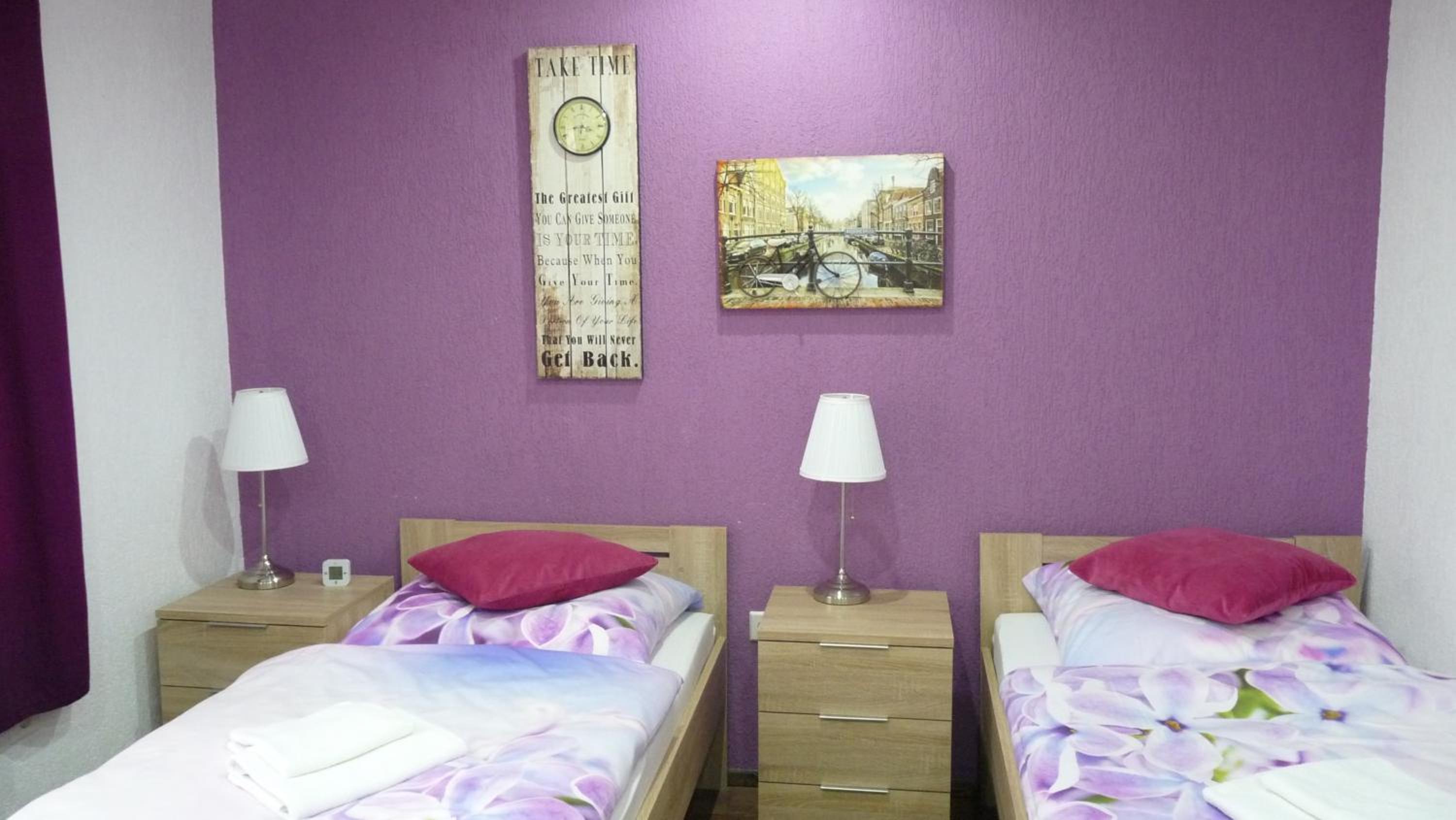 Large Double Room - Photo 7