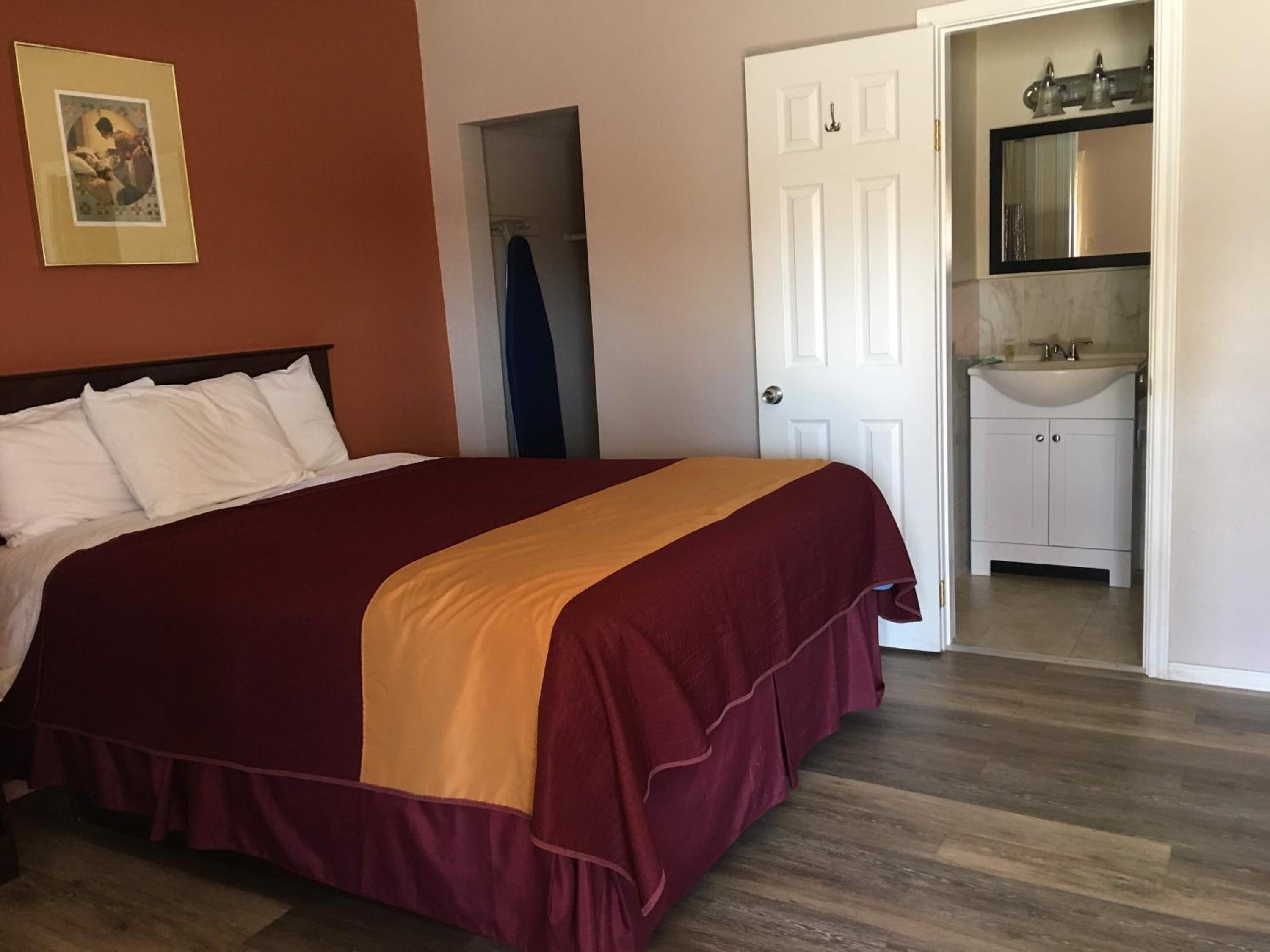Queen Room - Photo 2