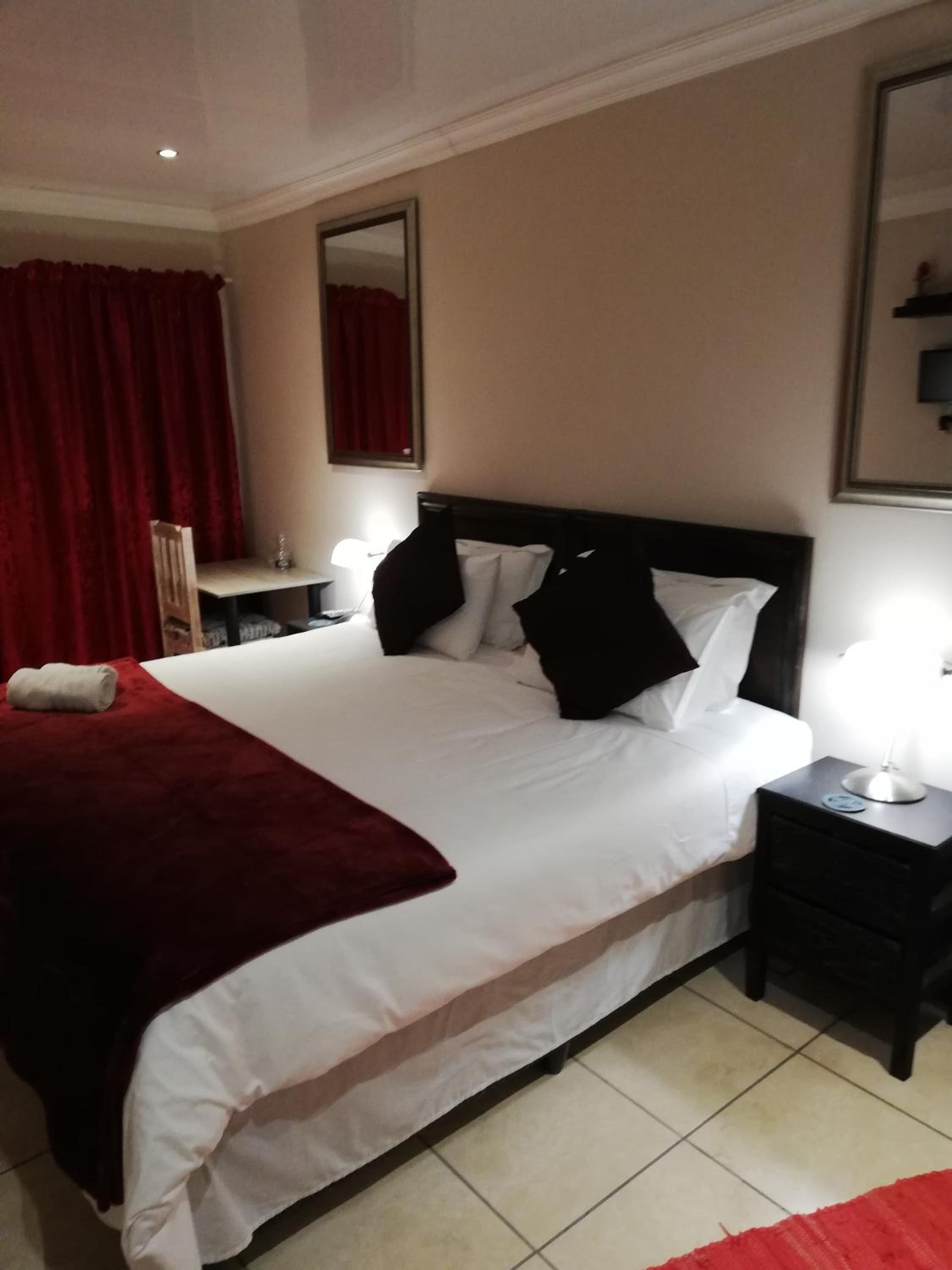 Double Room with Private Bathroom photo 3