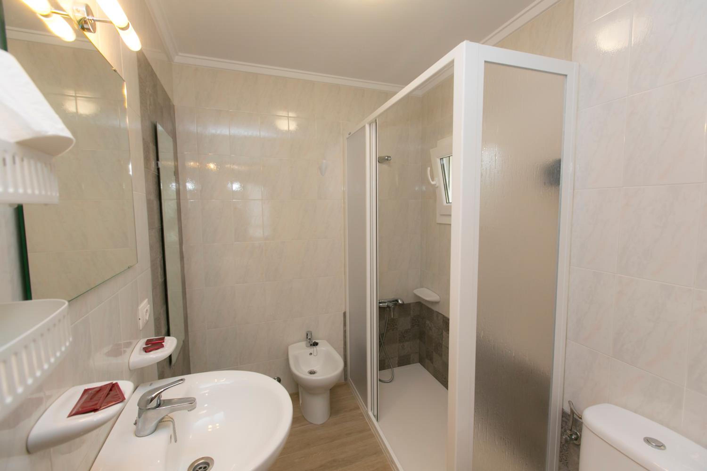 Double Room - Photo 2