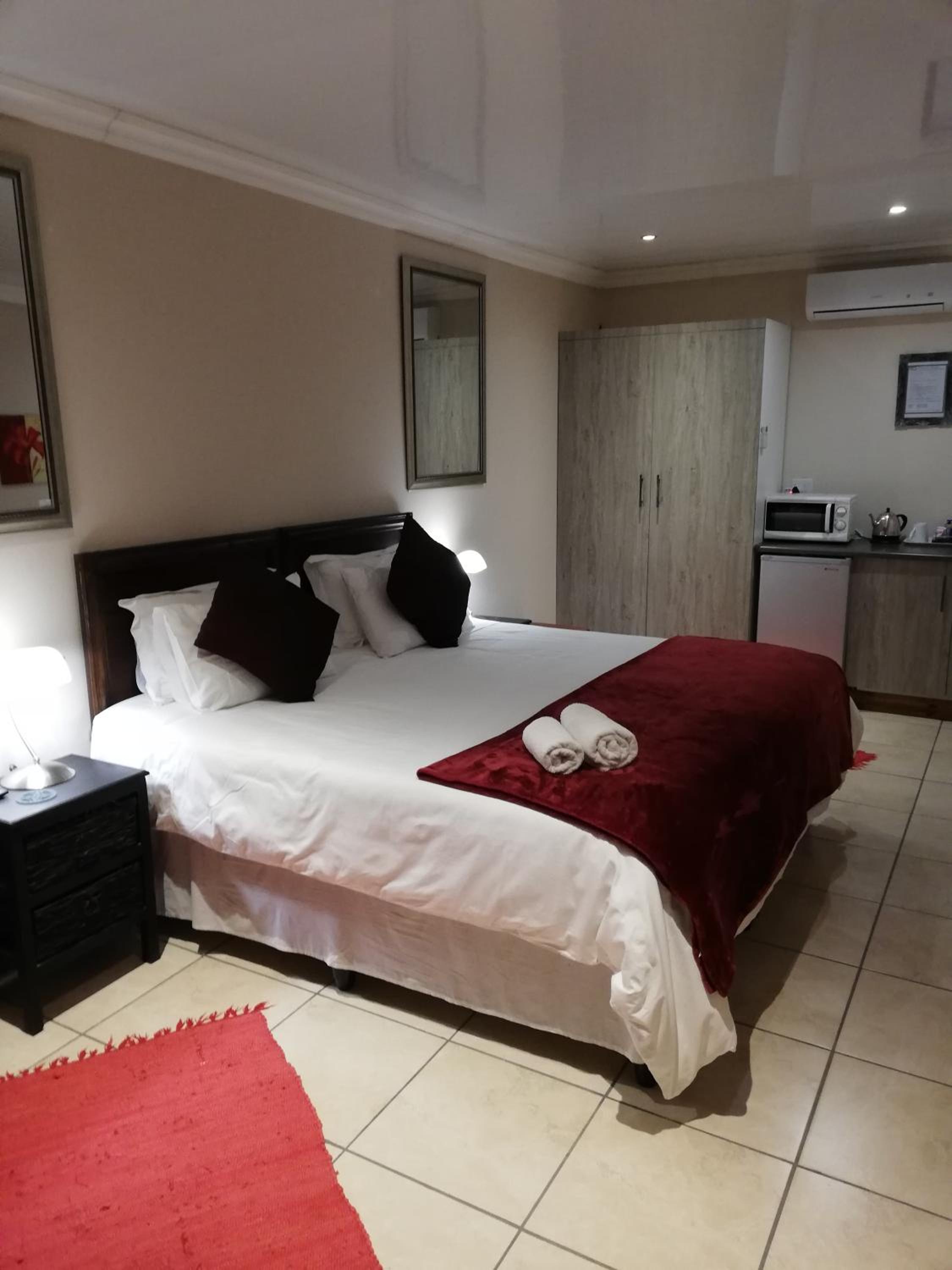 Double Room with Private Bathroom photo 1