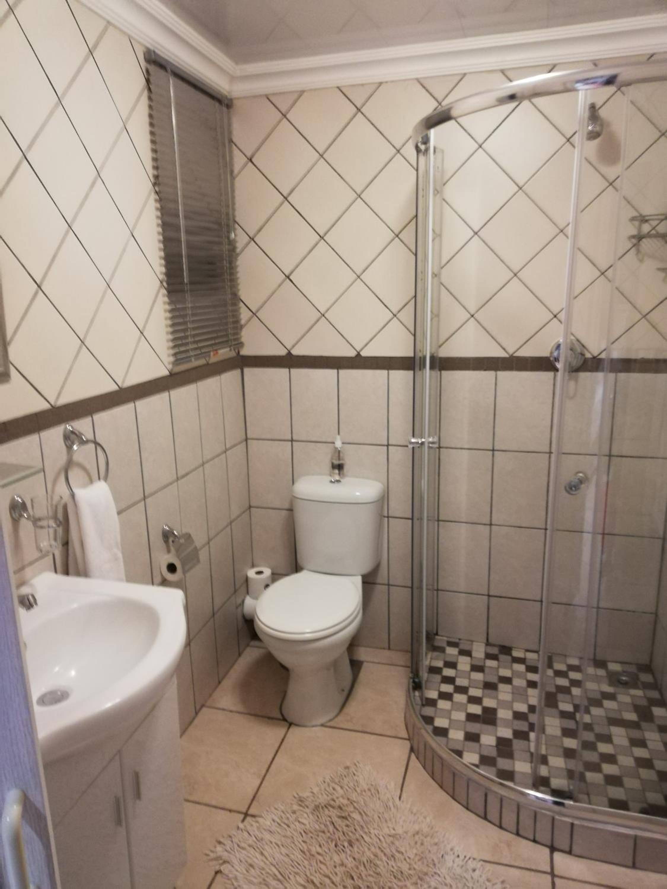 Double Room with Private Bathroom photo 2