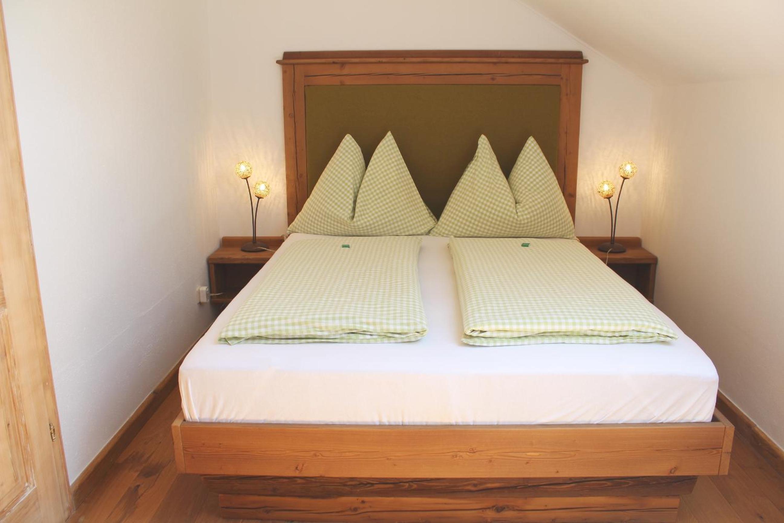 Large One-Bedroom Apartment with Balcony photo 2