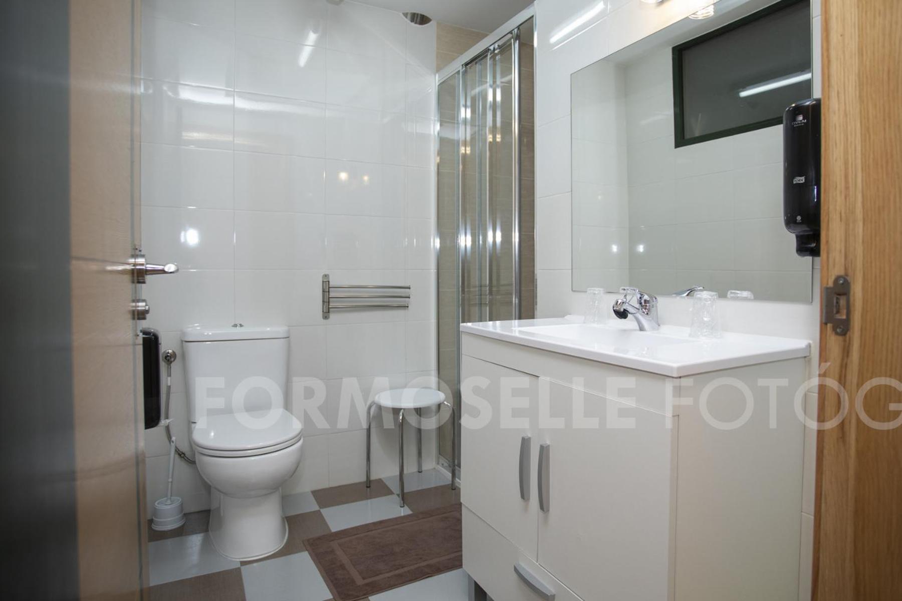 Twin Room with Private Bathroom photo 3