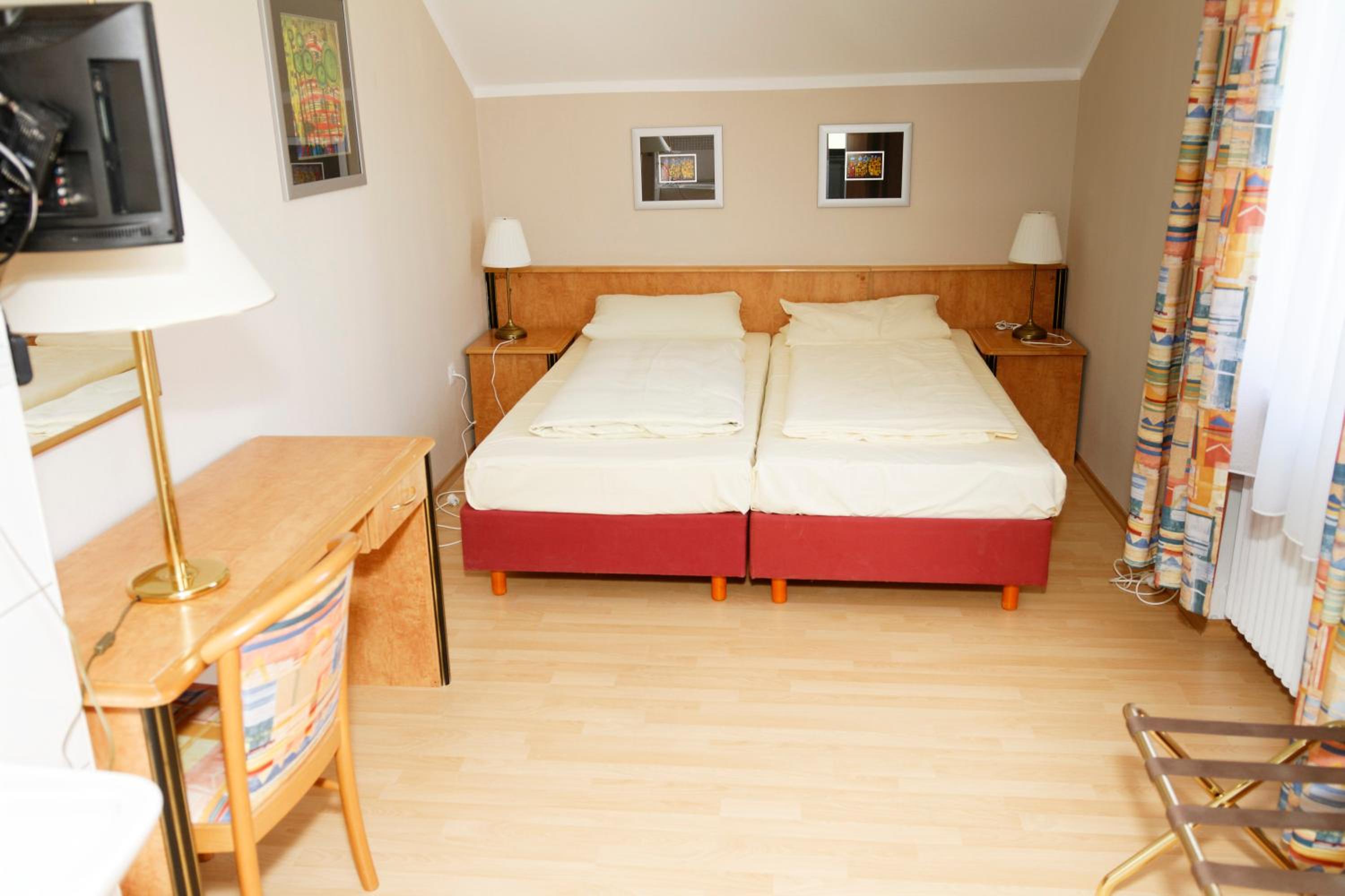 Budget Double Room - Photo 1