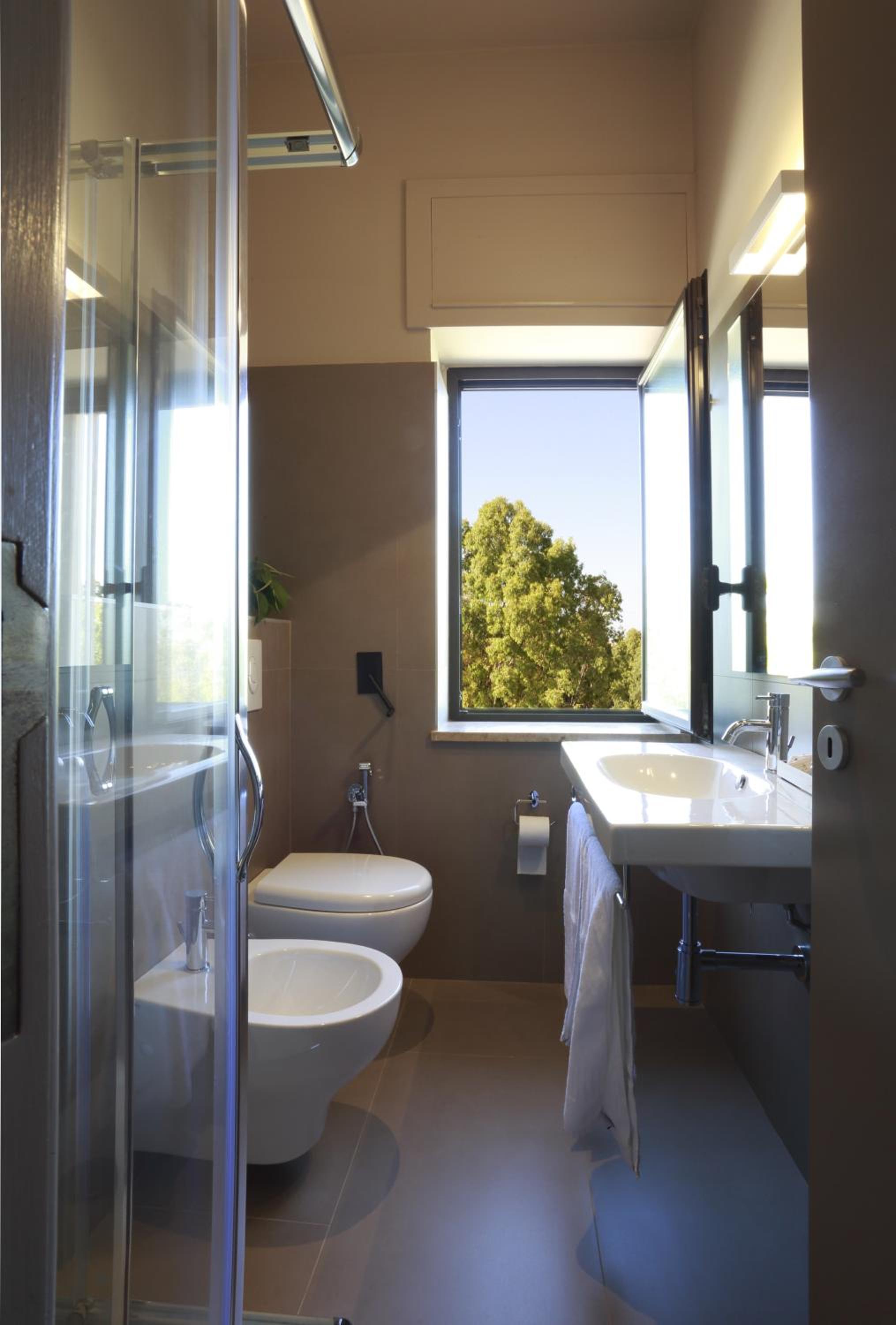 Deluxe Double Room - Photo 8
