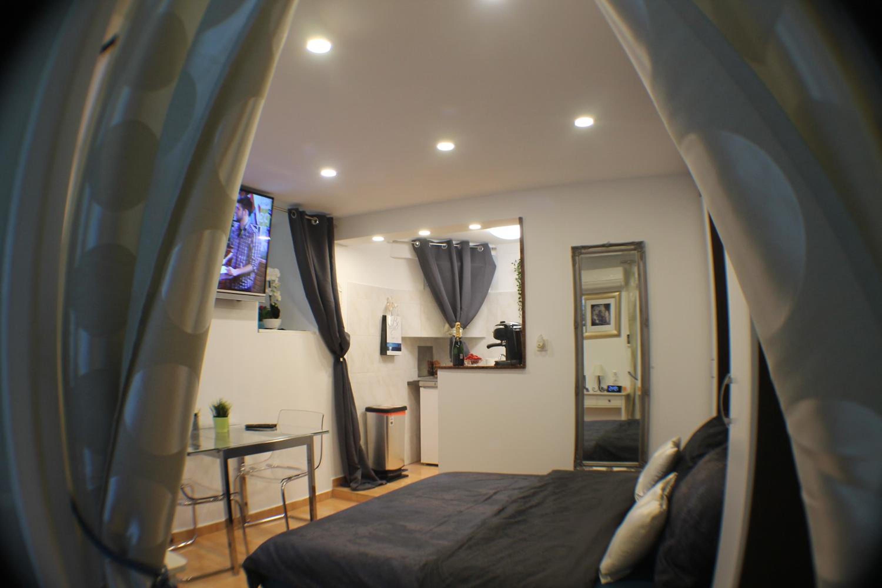 Apartment with Garden View