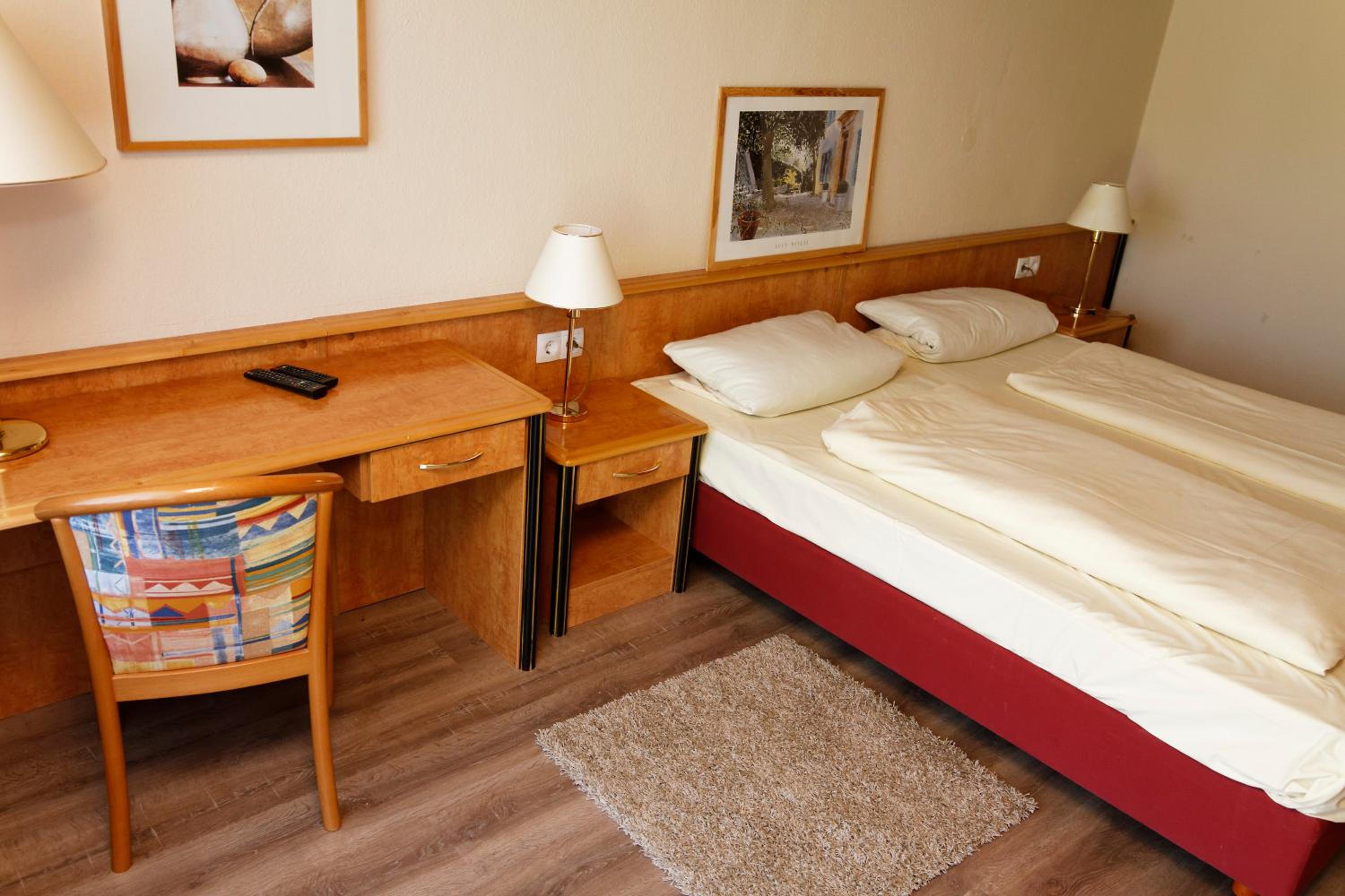 Double Room with Private Bathroom - Photo 4
