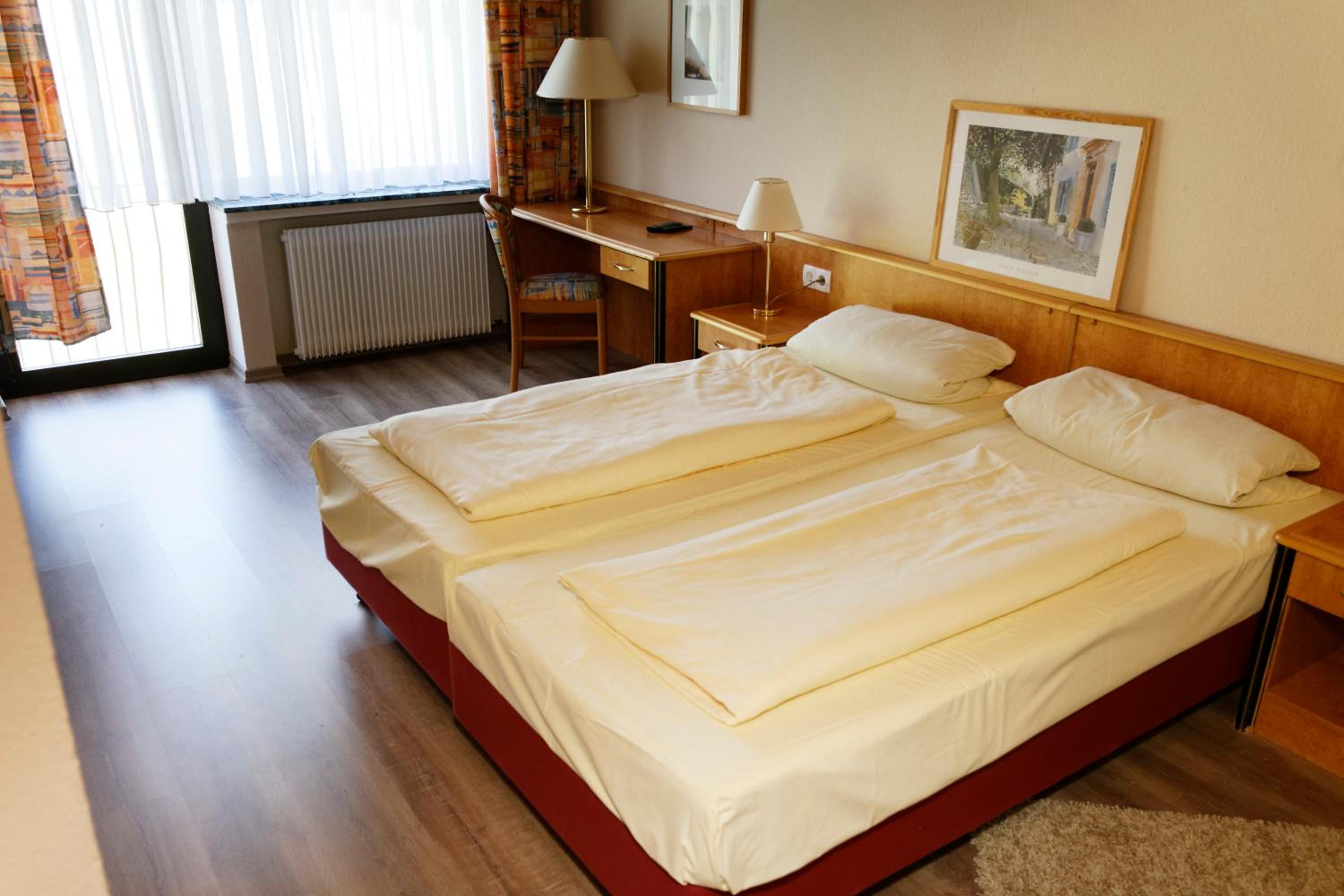 Double Room with Private Bathroom - Photo 6