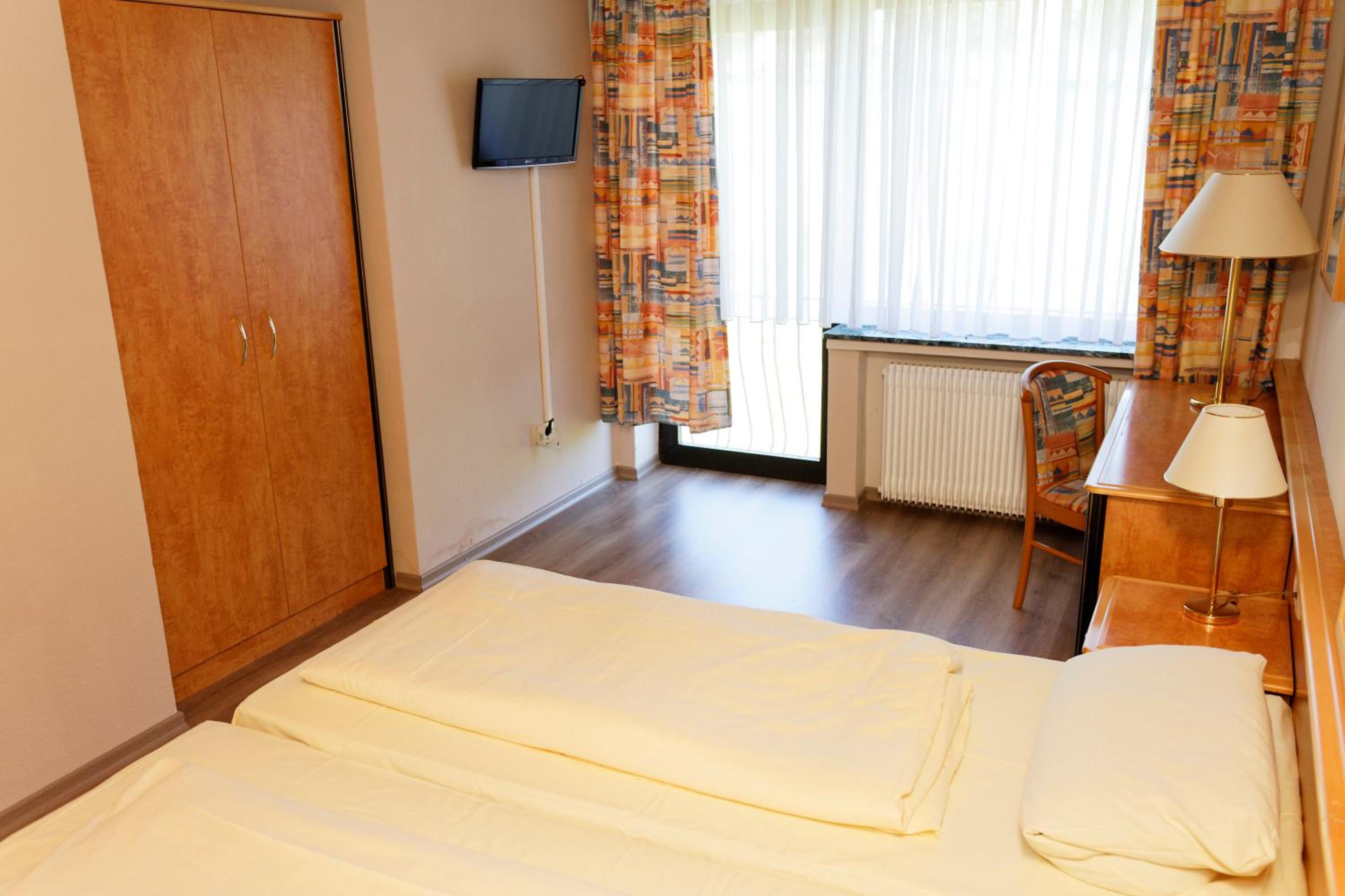 Double Room with Private Bathroom - Photo 3