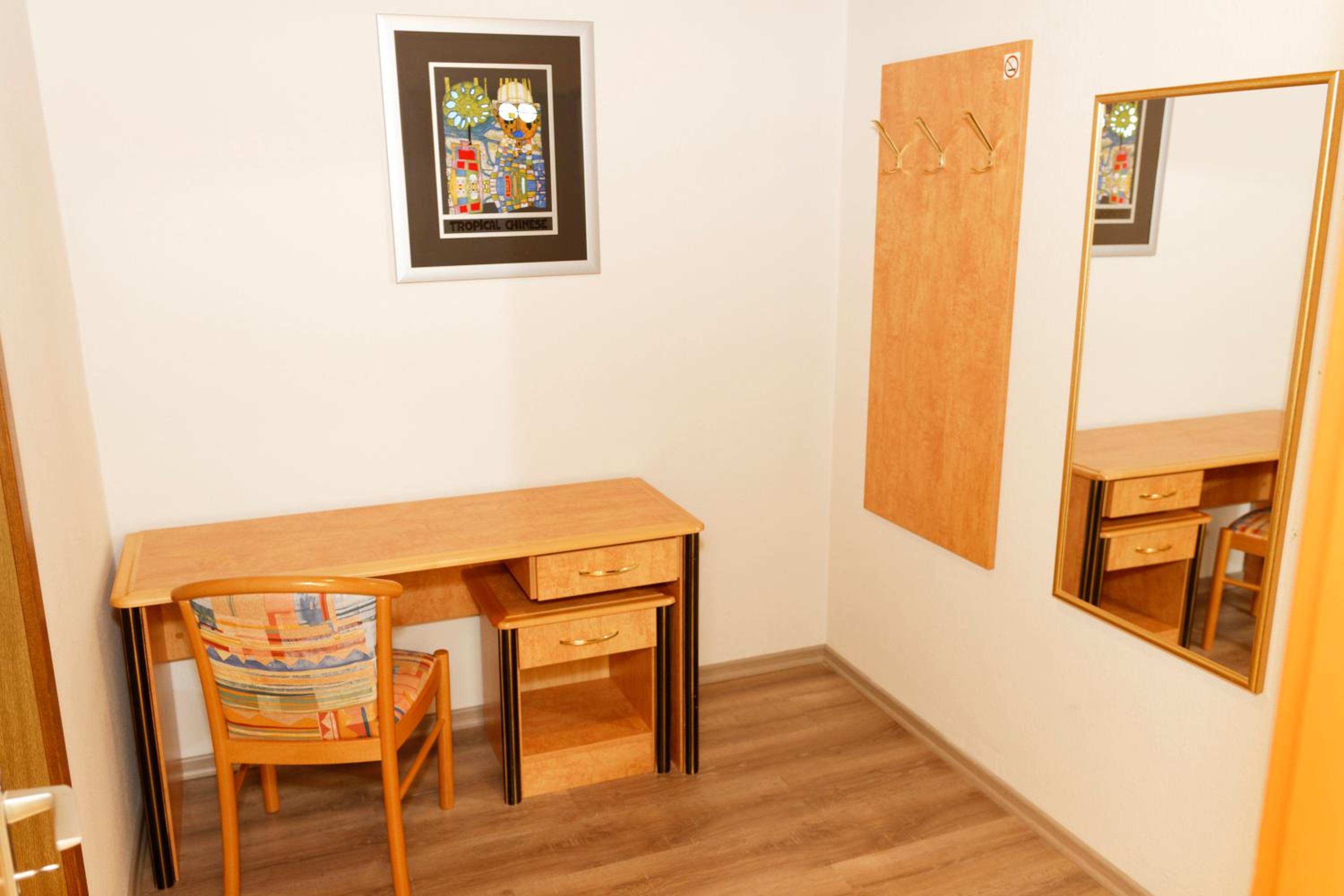 Deluxe Double Room with Balcony - Photo 7