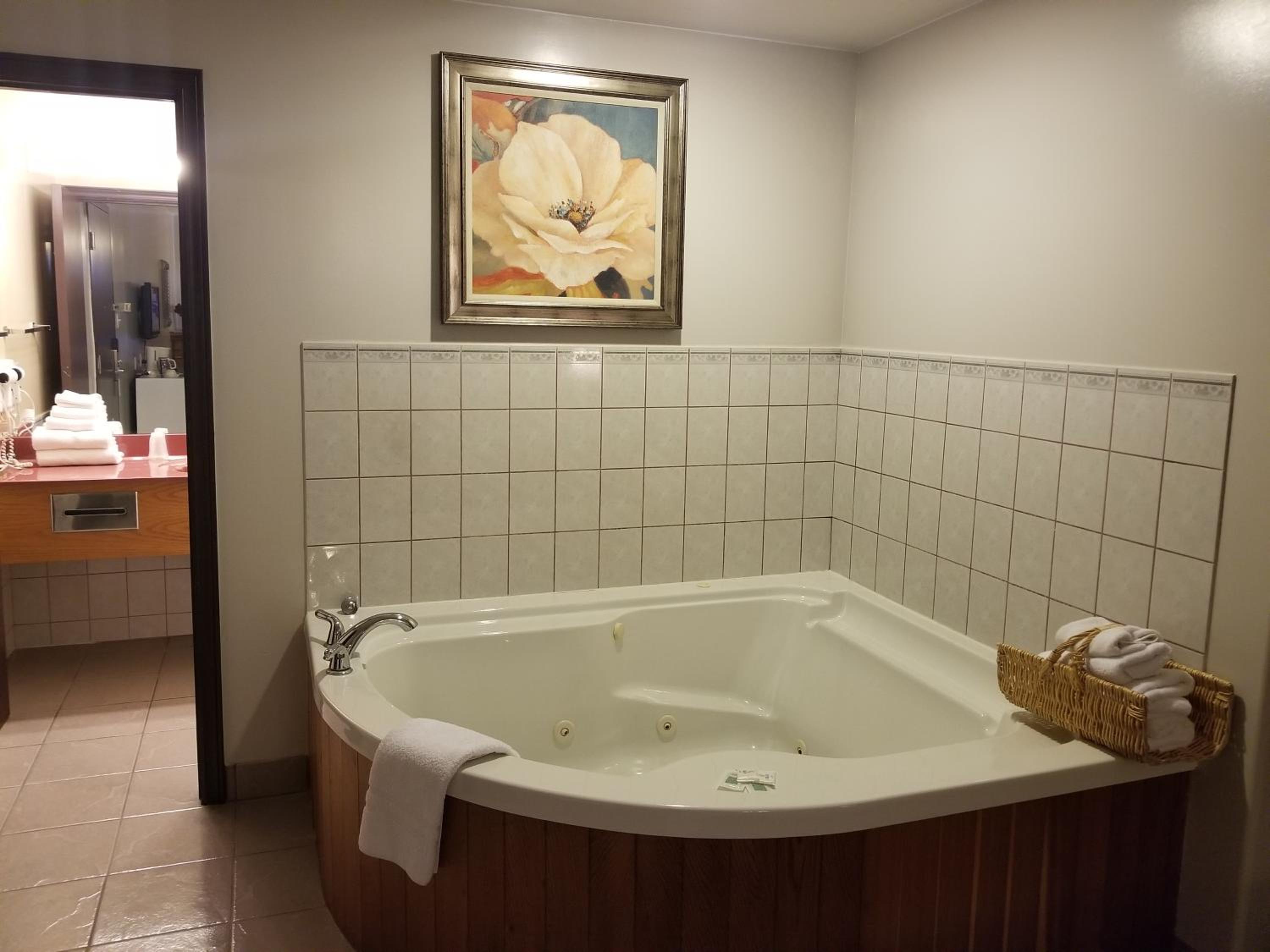 Deluxe King Suite photo 3