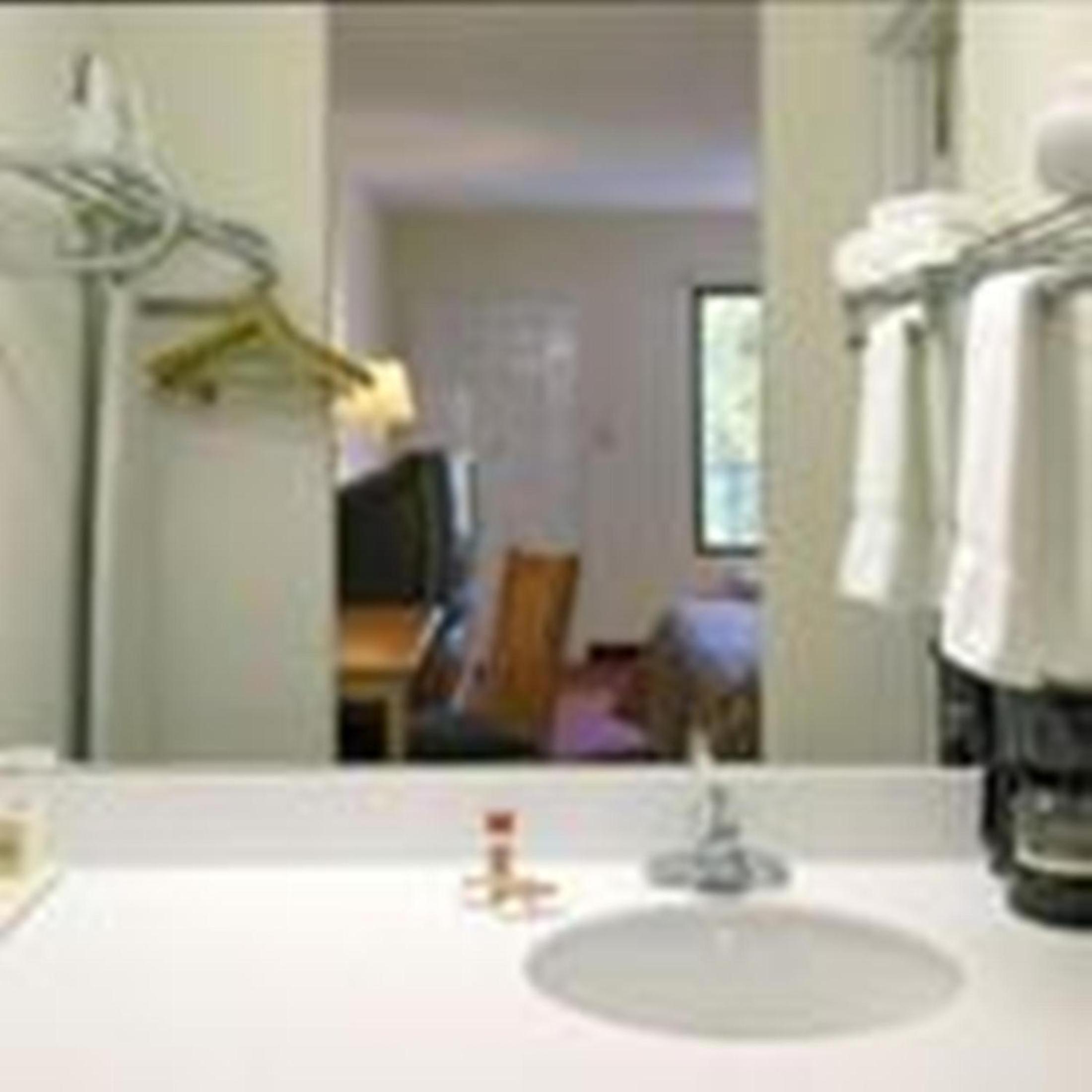 Double Room with Two Double Beds - Smoking - Photo 7