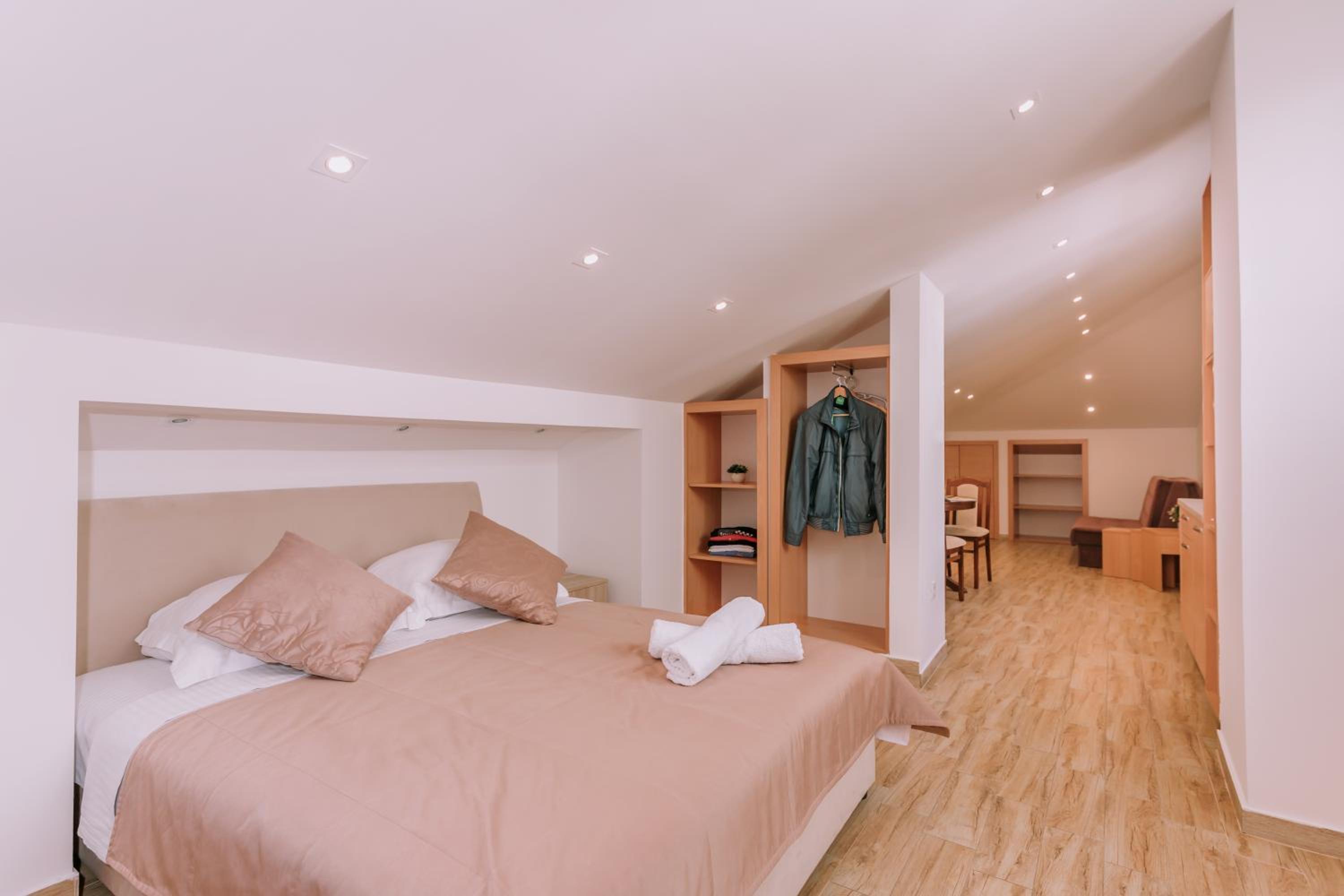 Studio (2 Adults + 2 Children) photo 1