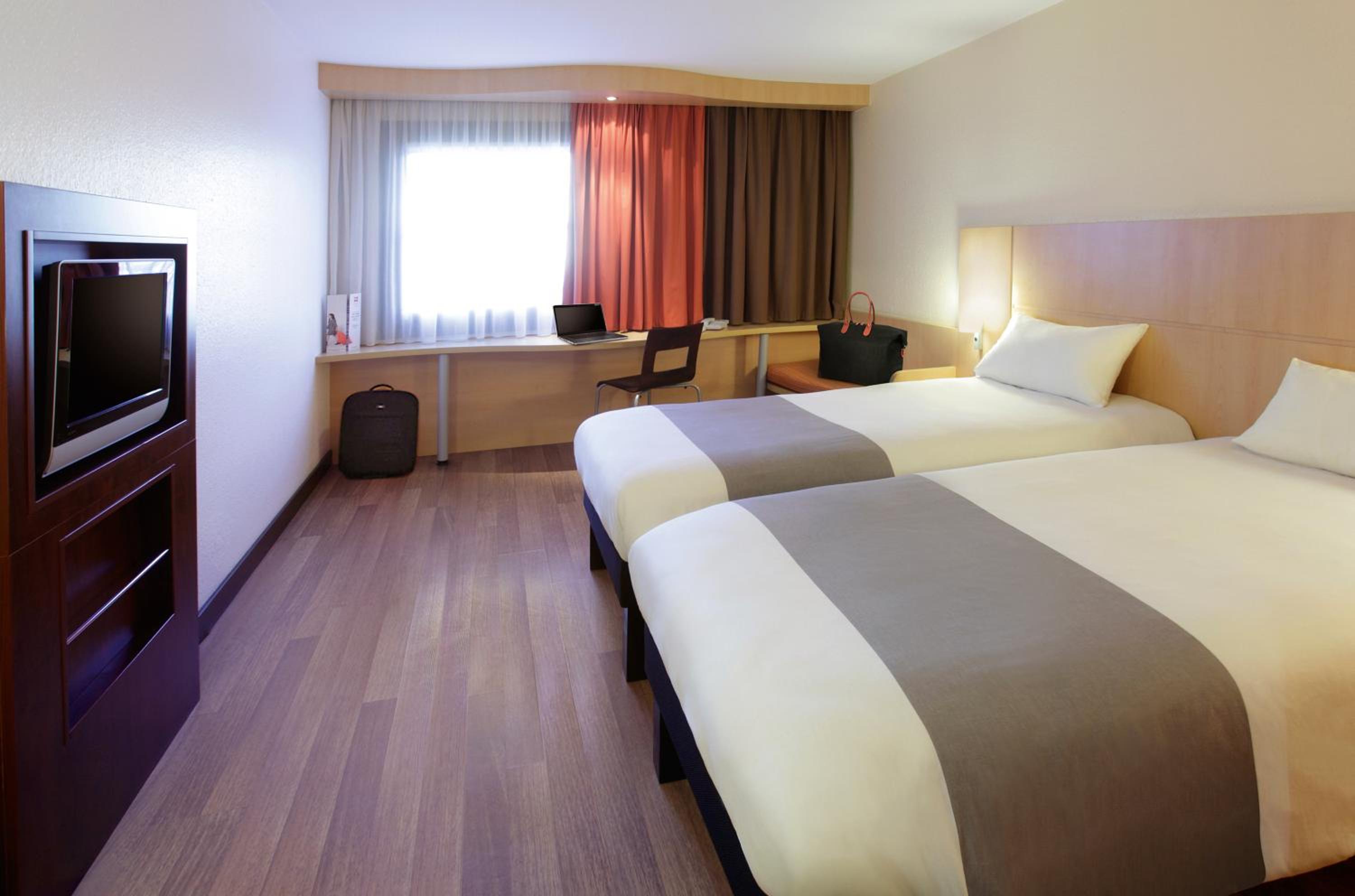 Standard Twin Room - Photo 7