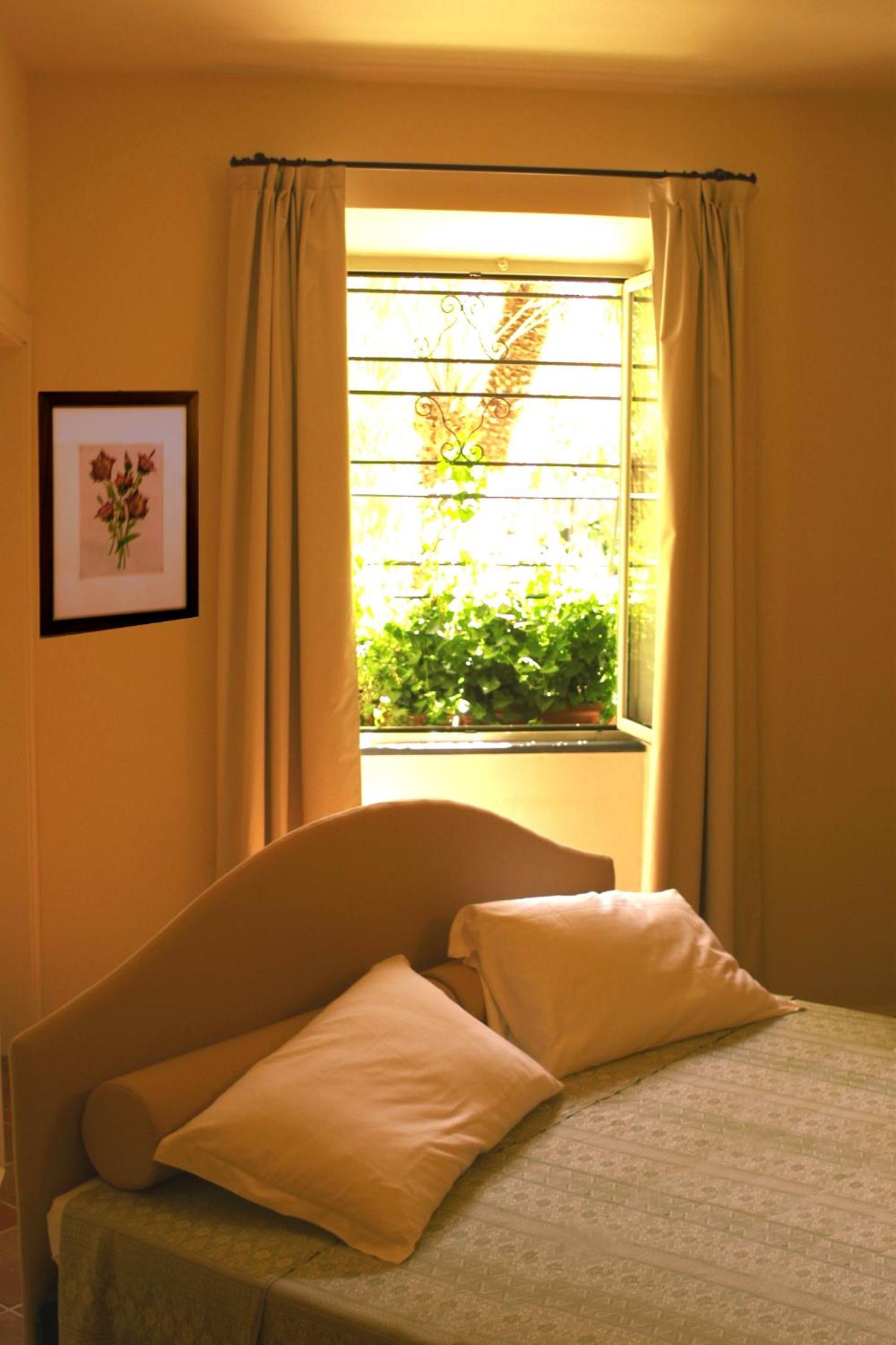One-Bedroom Apartment (5 Adults) photo 1